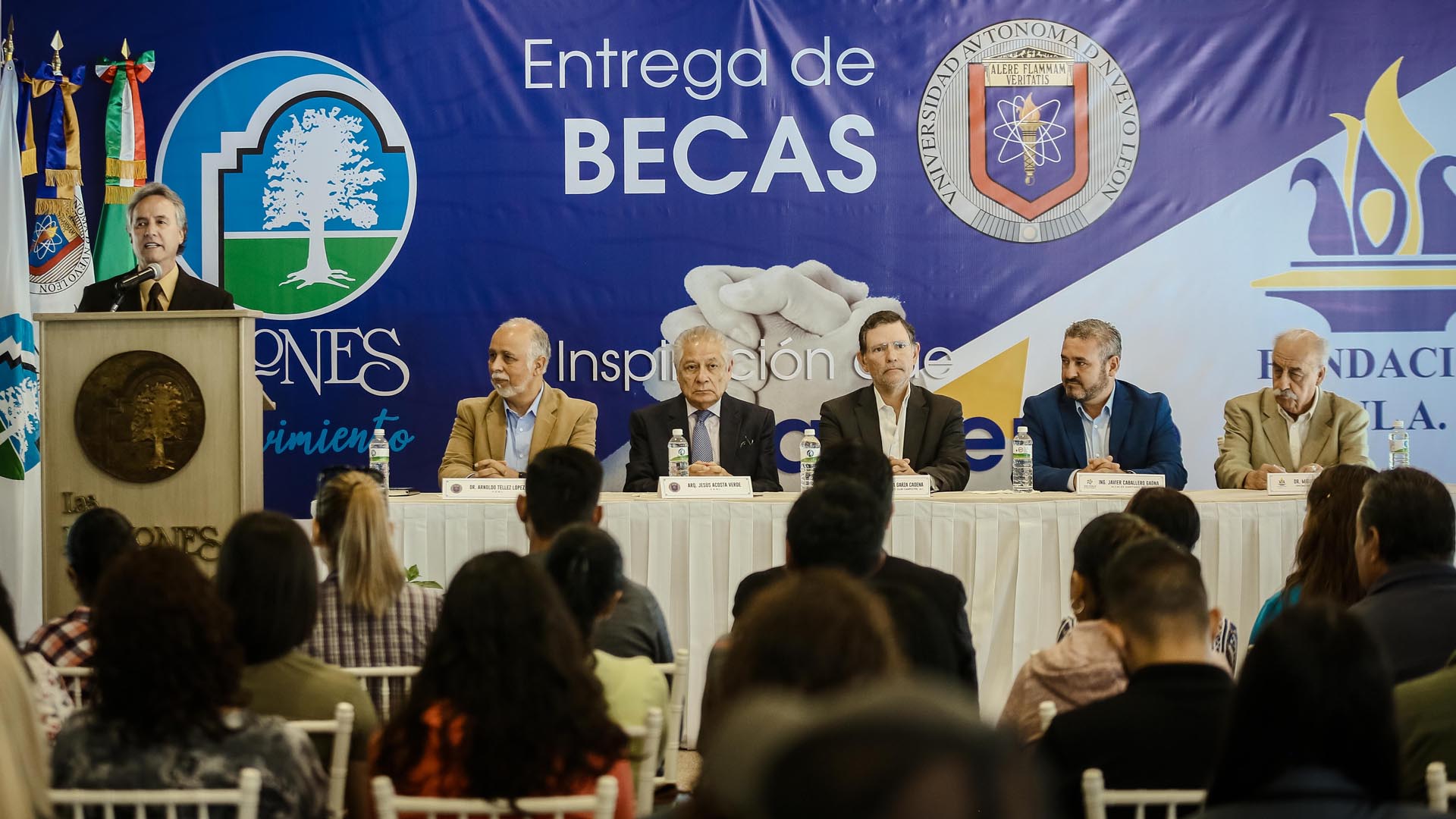 Apoyará UANL a jóvenes de Santiago, NL