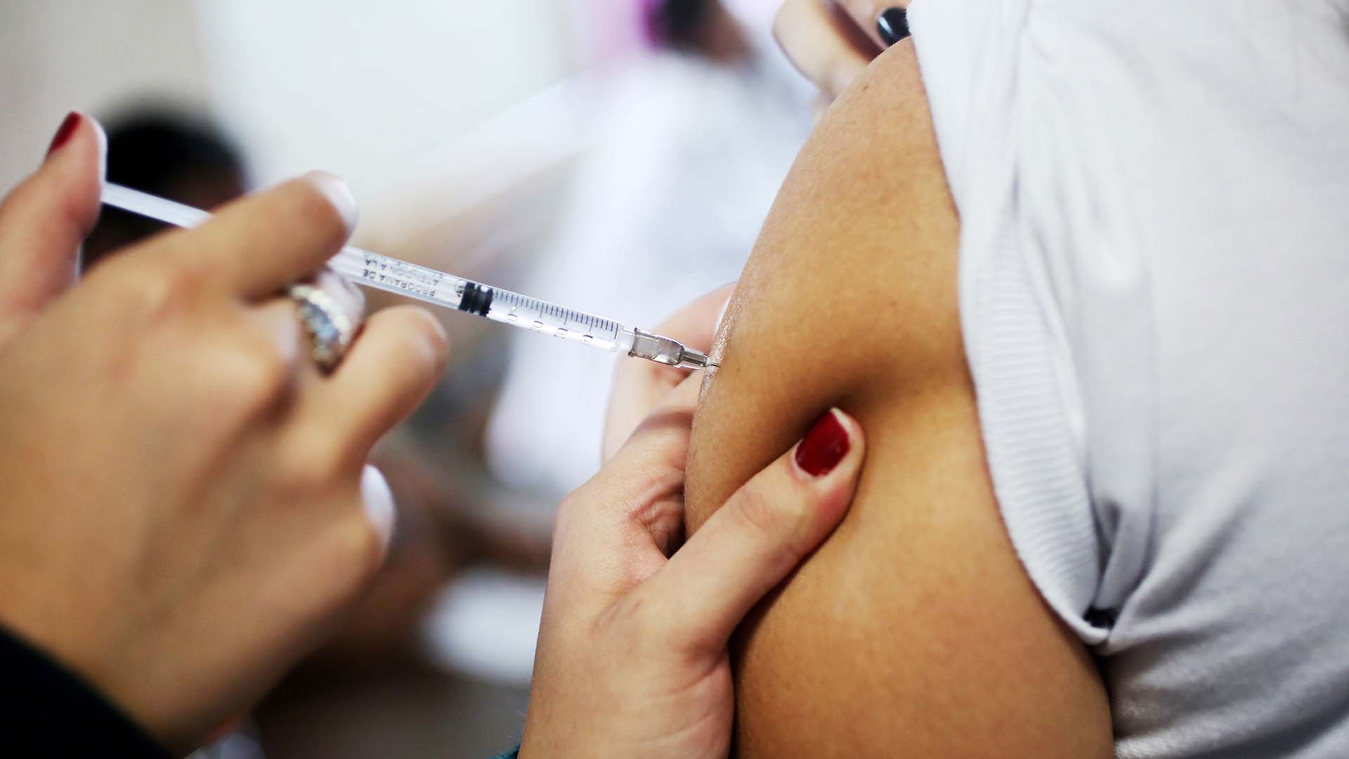 Vacúnate y evita las infecciones esta época navideña