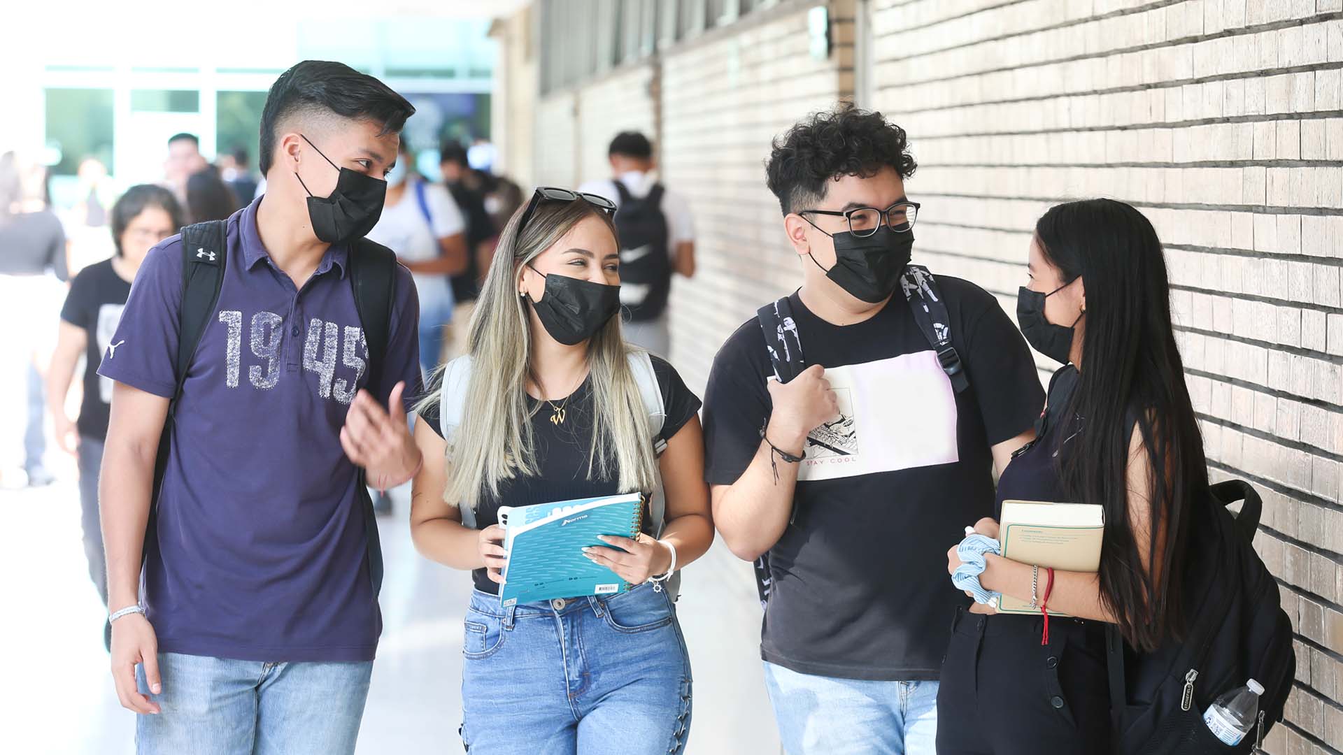 Regresan a las aulas más de 217 mil estudiantes - Vida Universitaria ...
