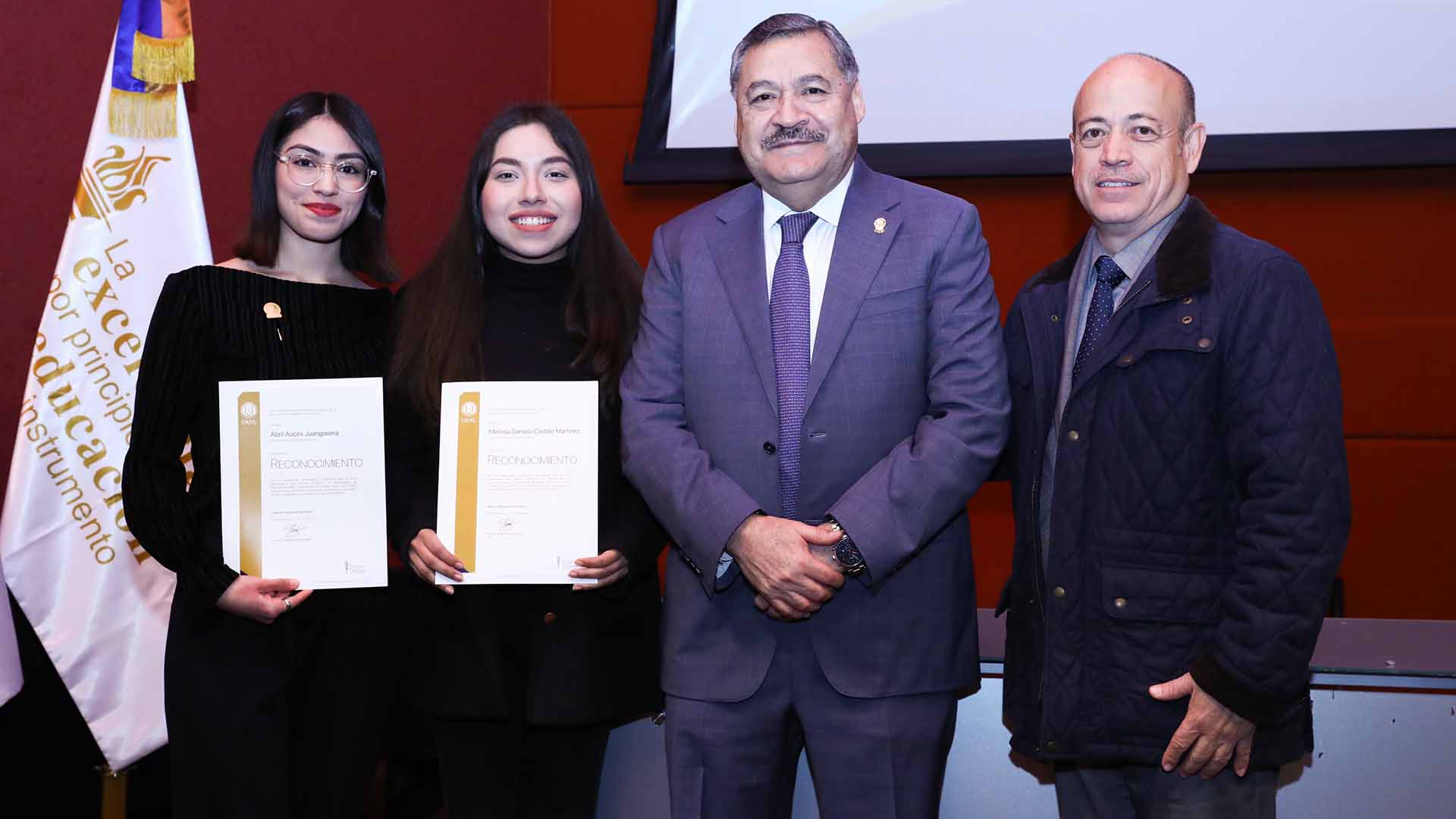Egresan de la UANL con nivel de excelencia