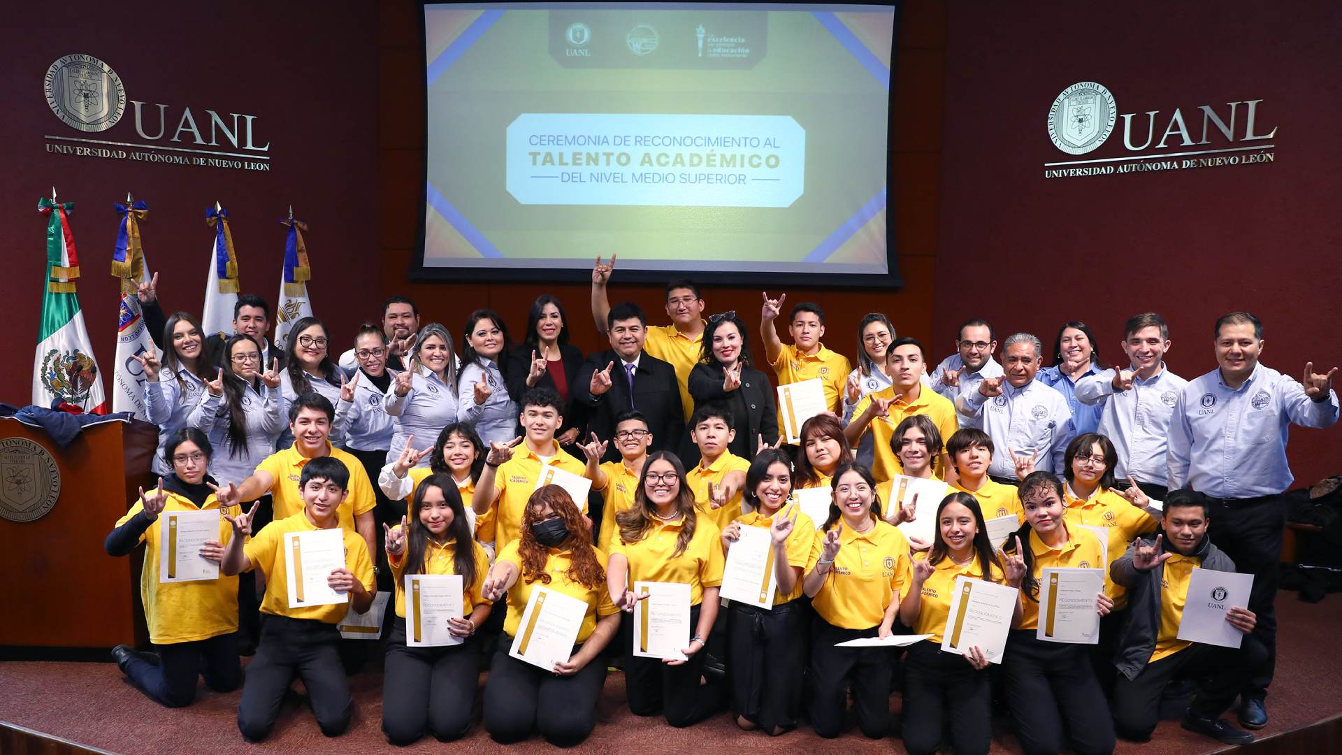 Asegura Rector apoyo académico a jóvenes talentos de bachillerato
