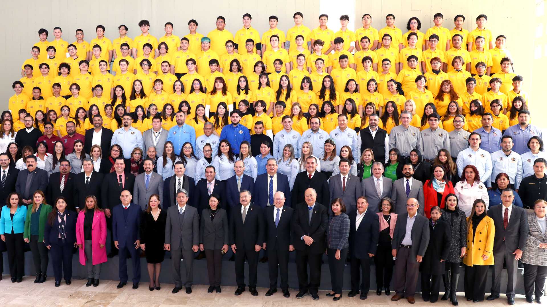 Asegura Rector apoyo académico a jóvenes talentos de bachillerato
