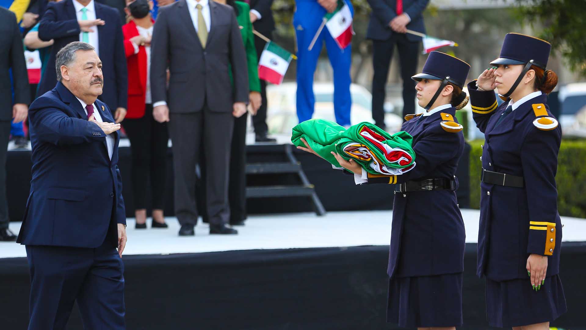 Inspira lábaro patrio a la unión universitaria