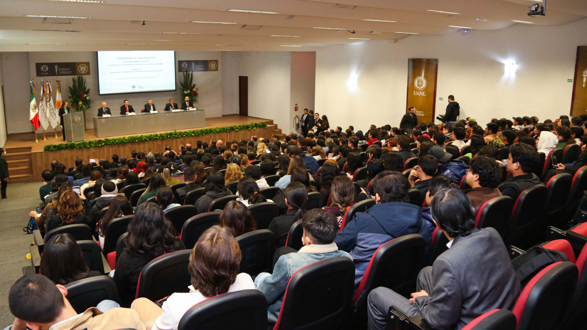 Acreditan programa de administración de energía y desarrollo sustentable