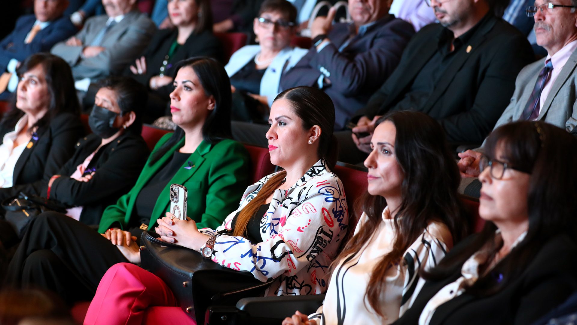 Piden mujeres líderes hacer efectivos cambios en la sociedad