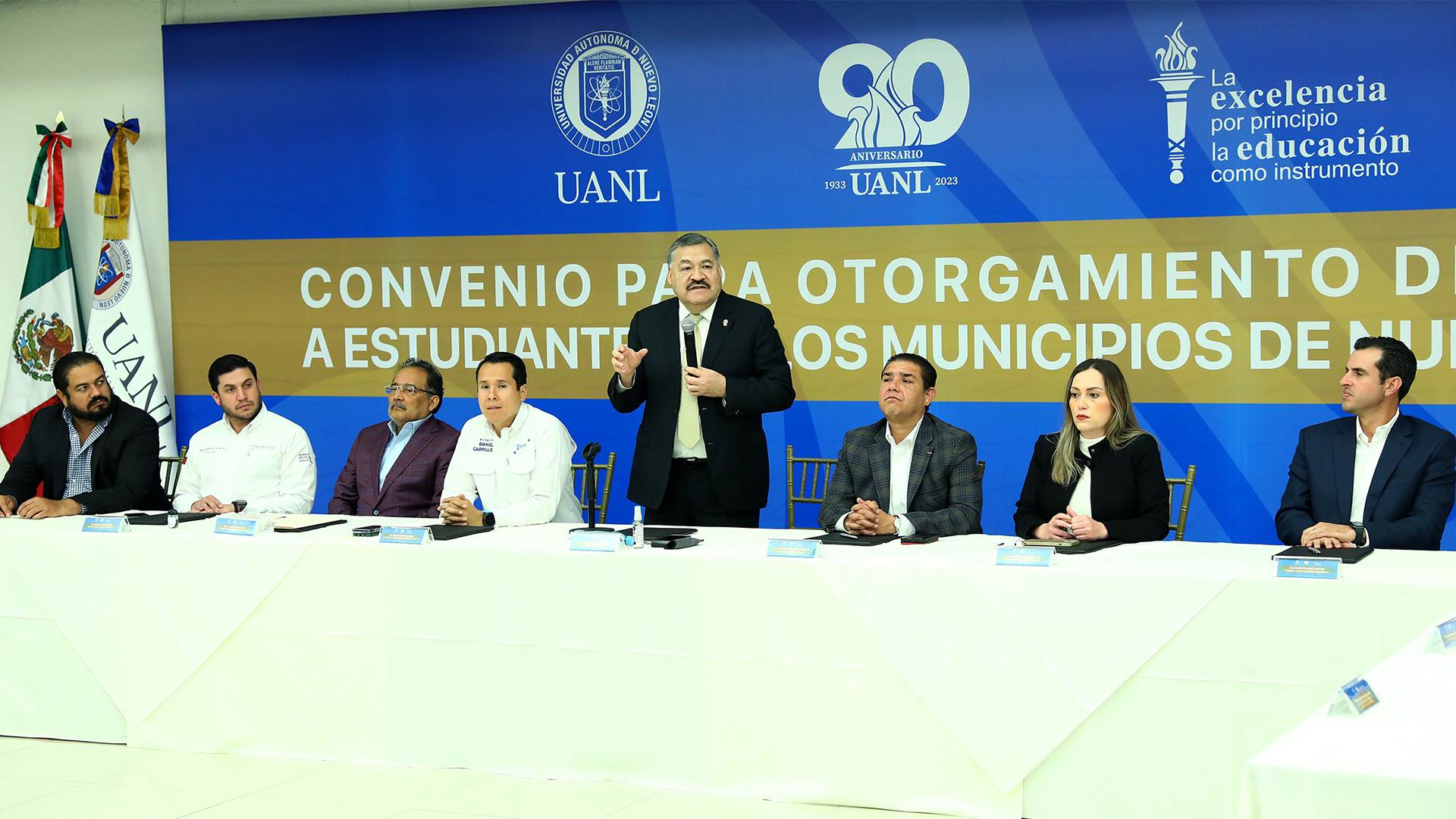 Oficializa UANL el otorgamiento de becas a 9 municipios de NL