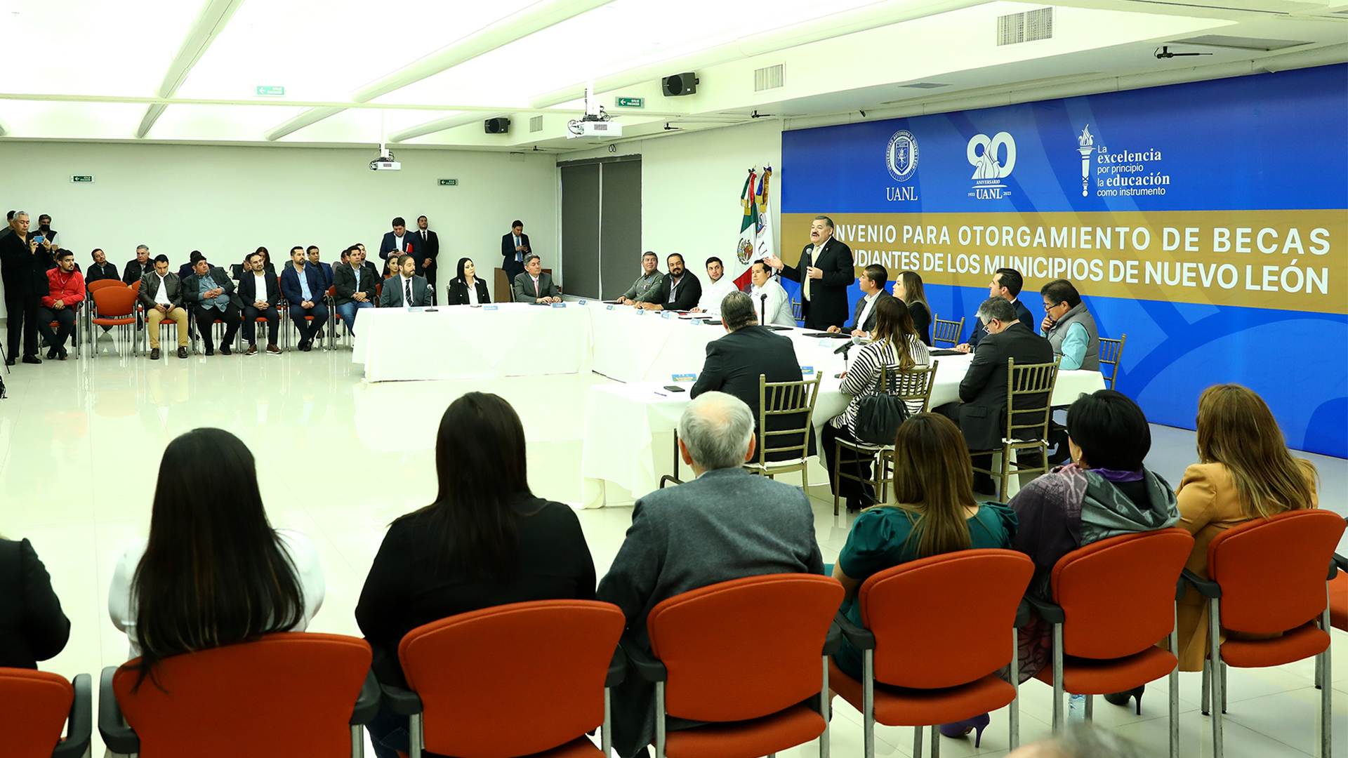 Oficializa UANL el otorgamiento de becas a 9 municipios de NL