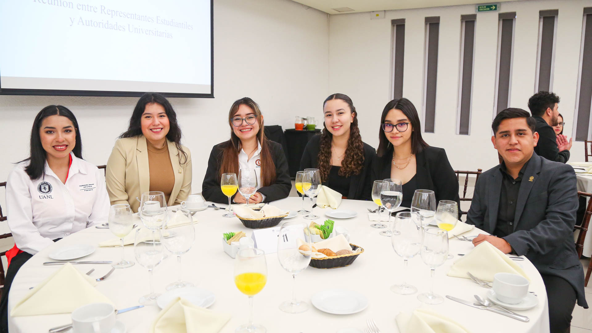 Exponen al Rector inquietudes estudiantiles