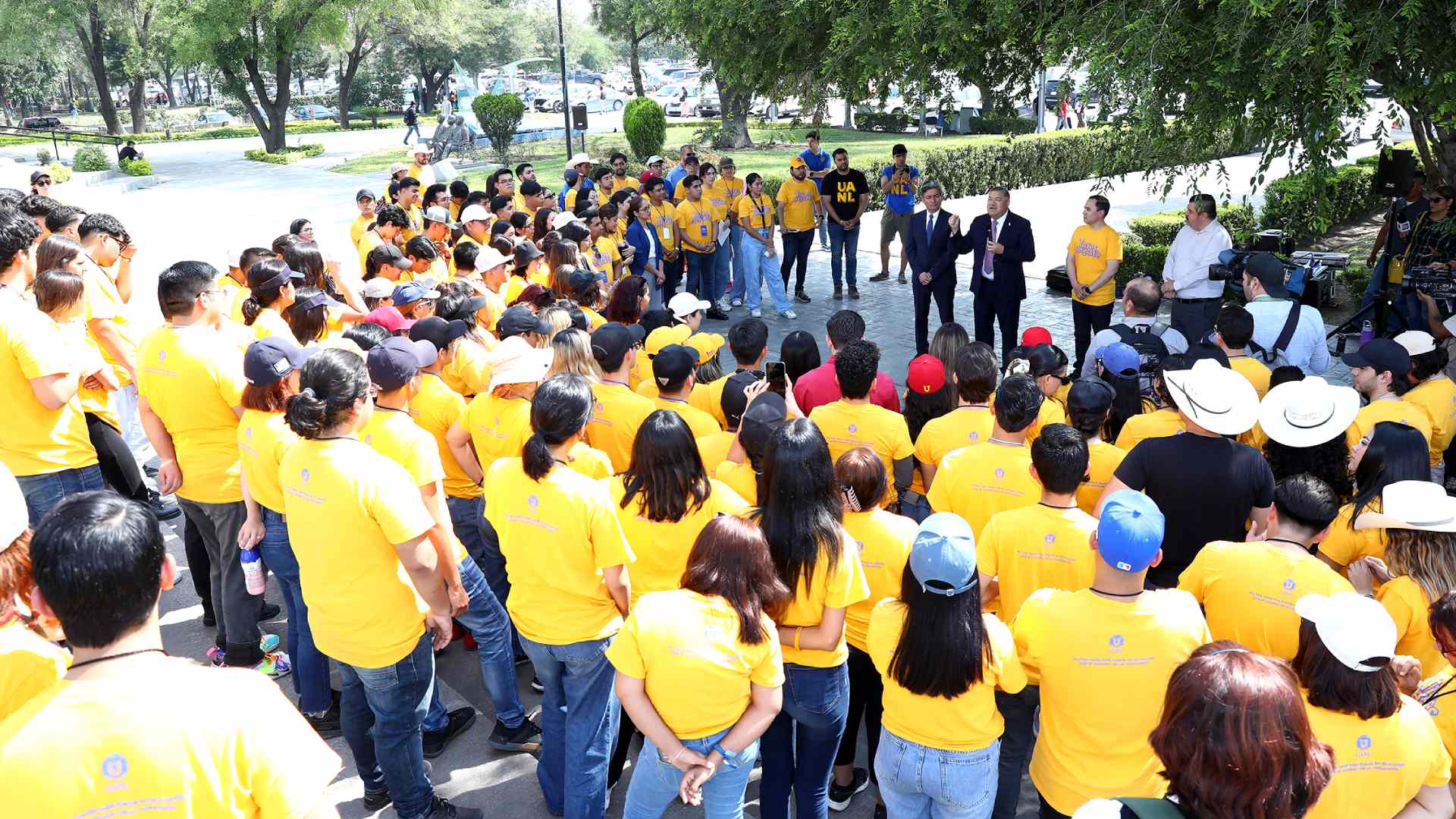 Apoyan estudiantes brigada multidisciplinaria de Tigres al Rescate