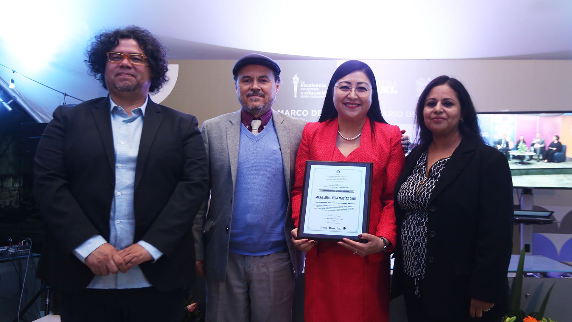 Recibe Ana Macías Chiu reconocimiento al Mérito Editorial 2023