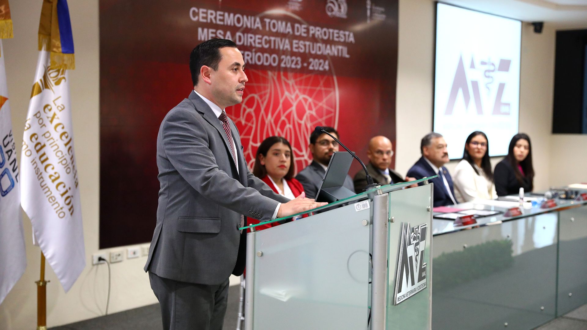 Asumen mesa directiva con proyectos a favor de alumnos de Veterinaria