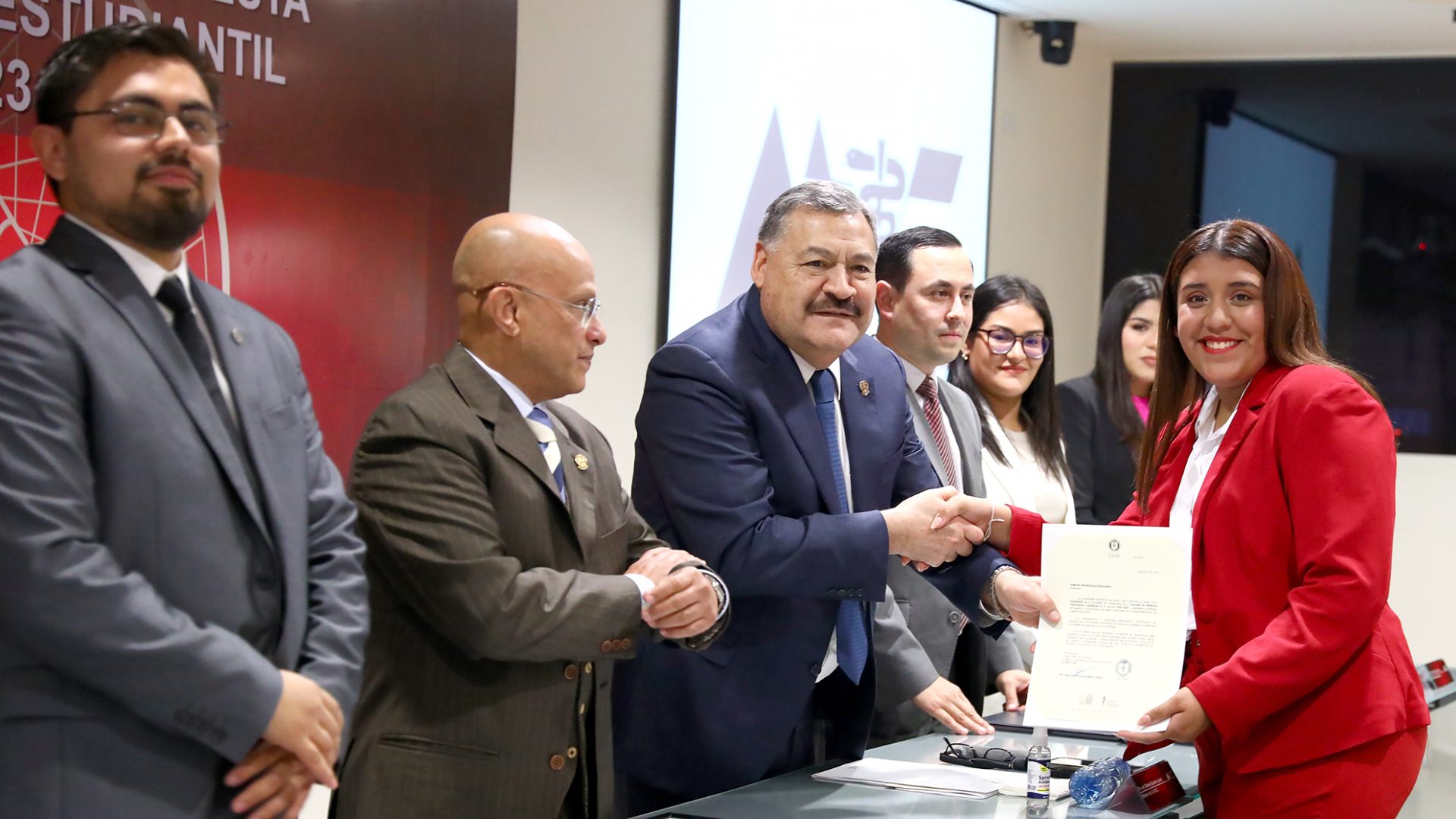 Asumen mesa directiva con proyectos a favor de alumnos de Veterinaria