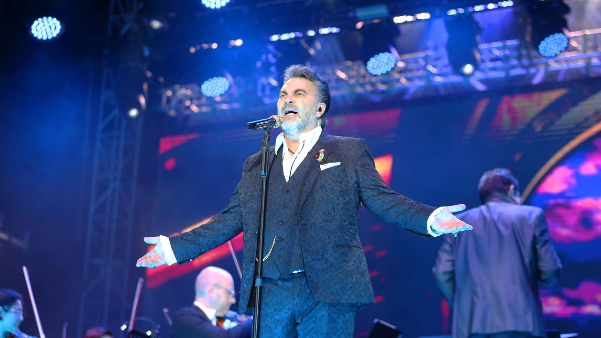 Conmemora Mijares 90 años de la UANL con un concierto sinfónico