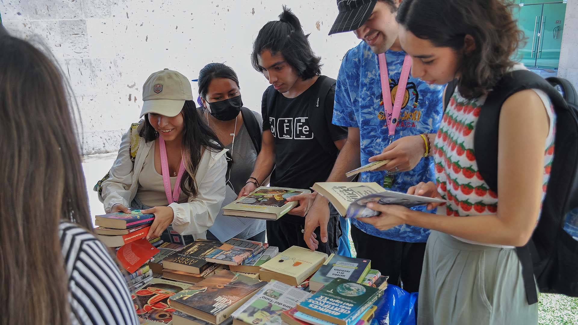 Incentivan la lectura con intercambio de libros