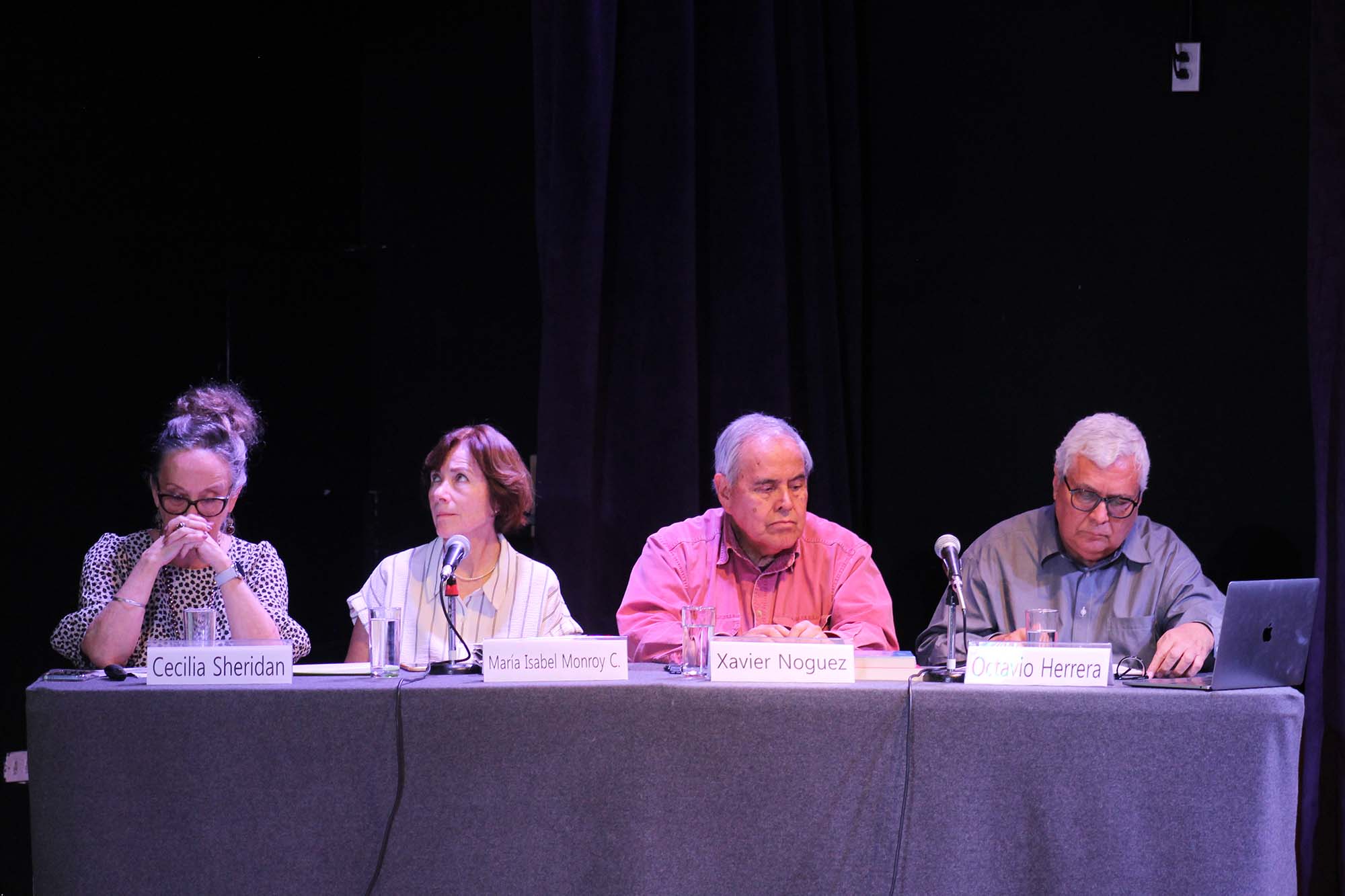 Dialogan historiadores sobre discursos emergentes
