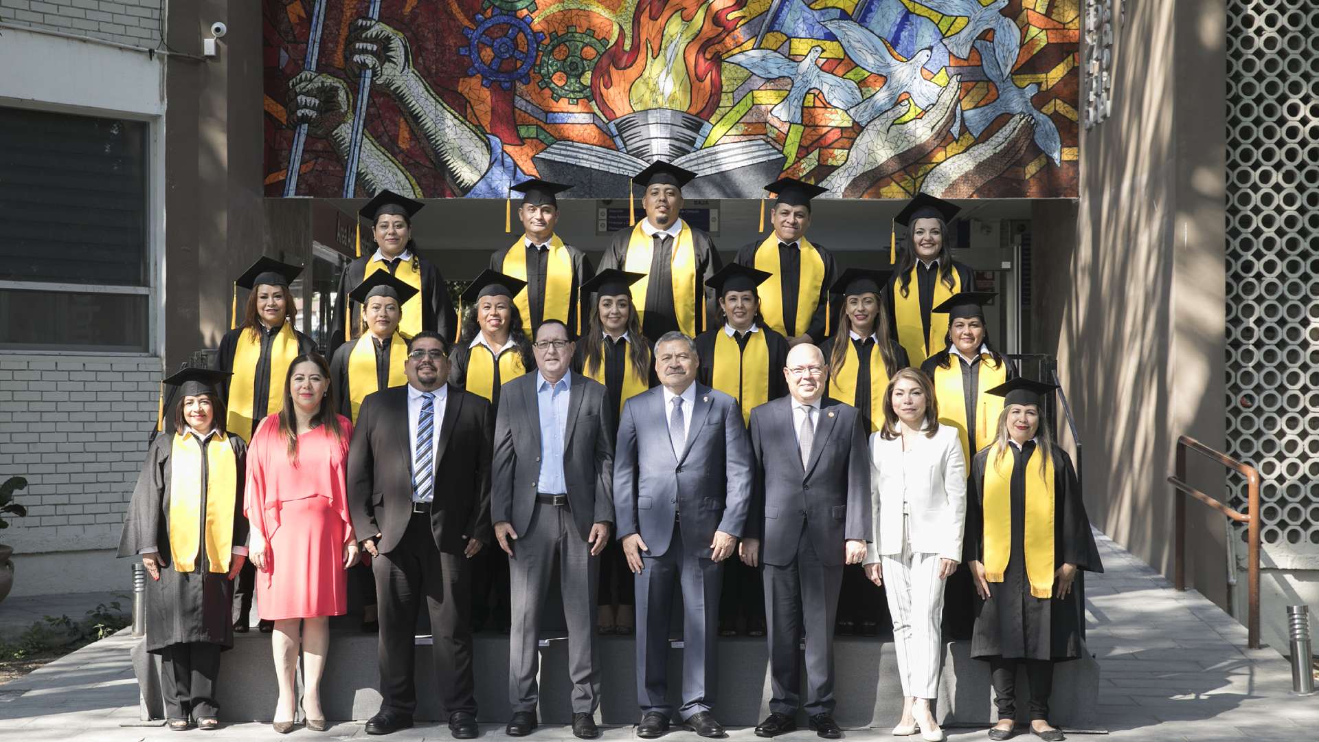 Se gradúa quinta generación del Programa Aula STUANL