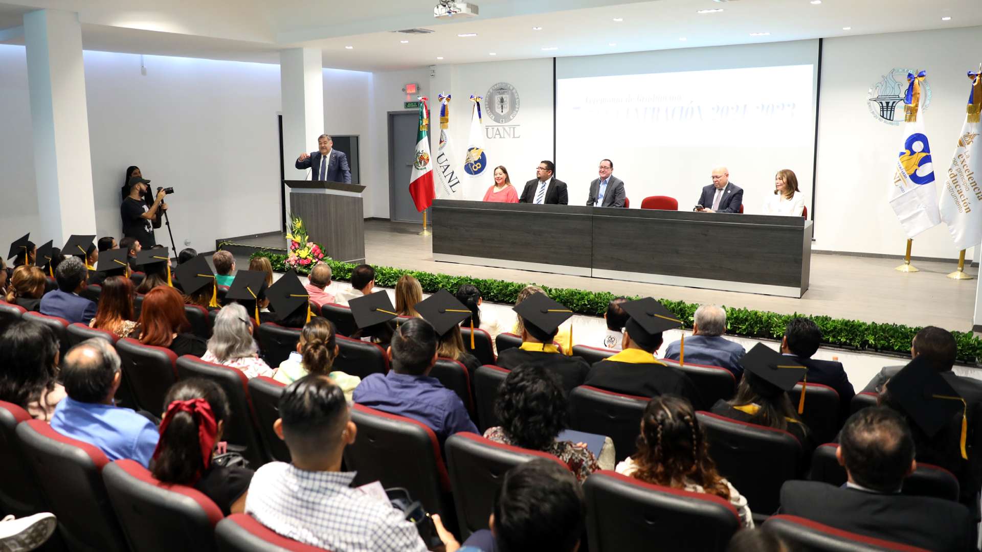 Se gradúa quinta generación del Programa Aula STUANL