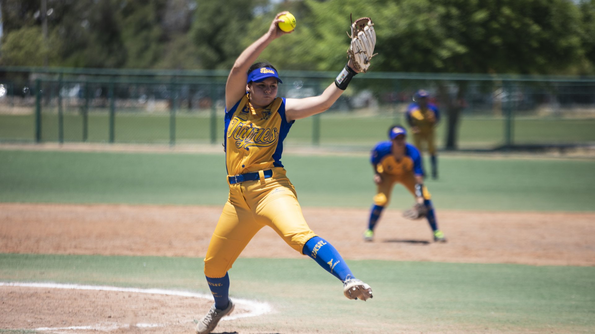 Retiene Tigres campeonato de softball femenil en Universiada