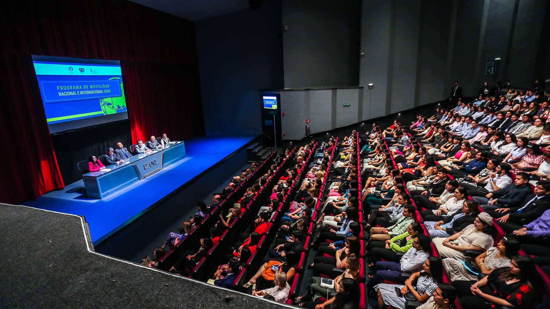 Brinda programa de intercambio de UANL estancias a 216 alumnos