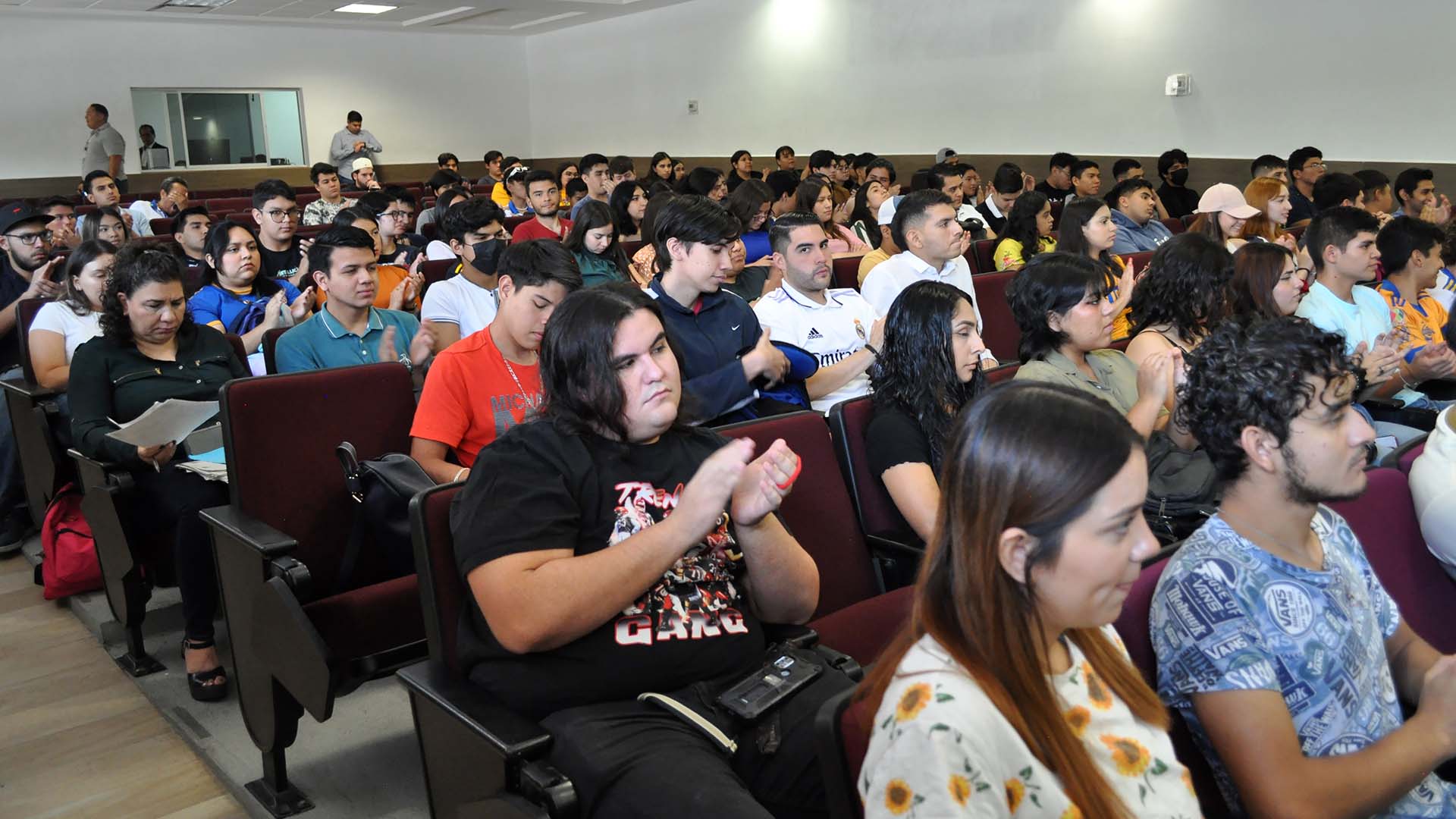 Plantean estrategias para prevenir adicciones en centros escolares
