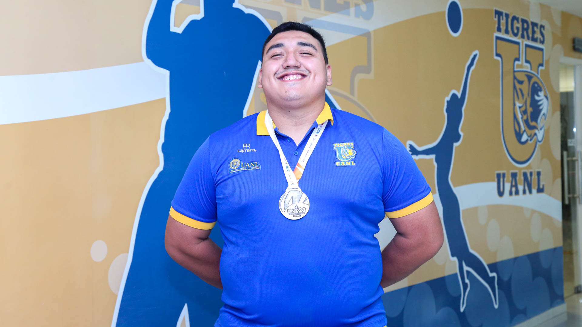 Acapara medallas equipo de lucha universitaria