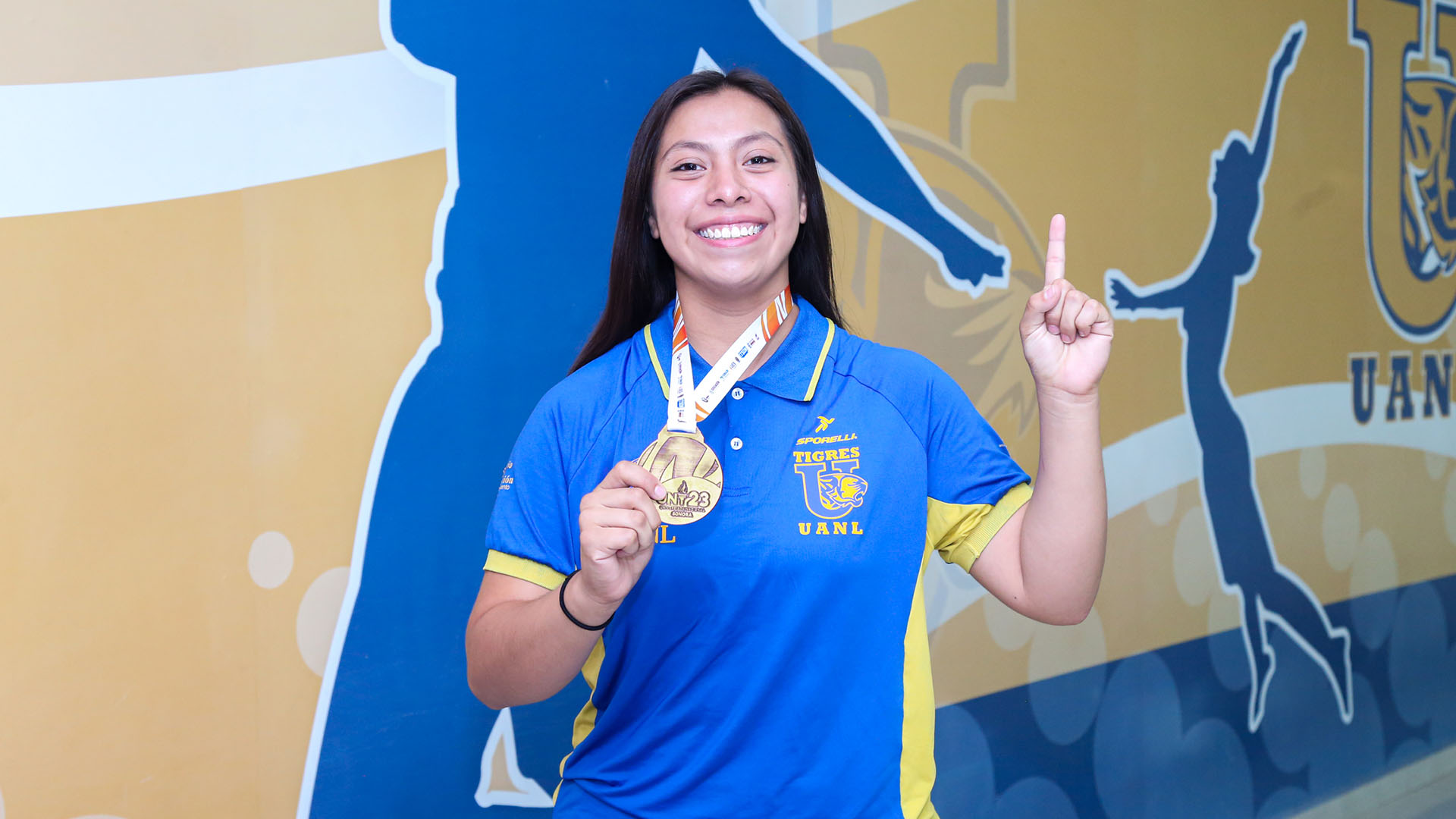 Acapara medallas equipo de lucha universitaria