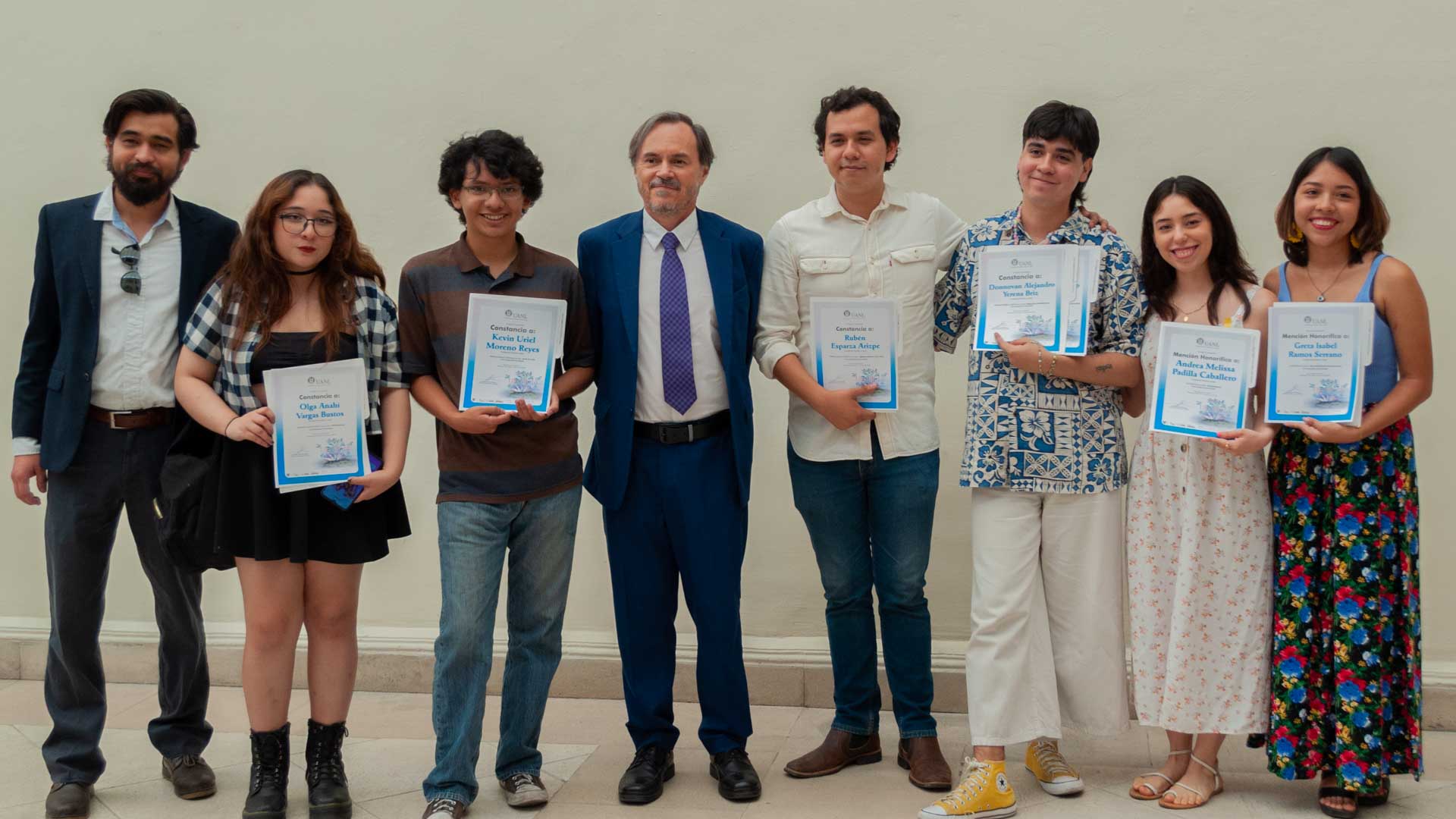 Premia UANL talento de escritores universitarios