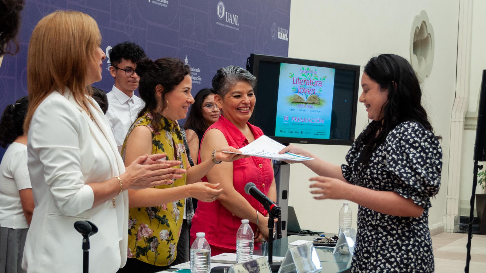 Premia UANL talento de escritores universitarios