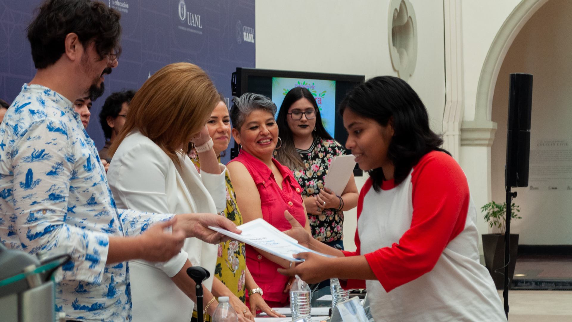 Premia UANL talento de escritores universitarios