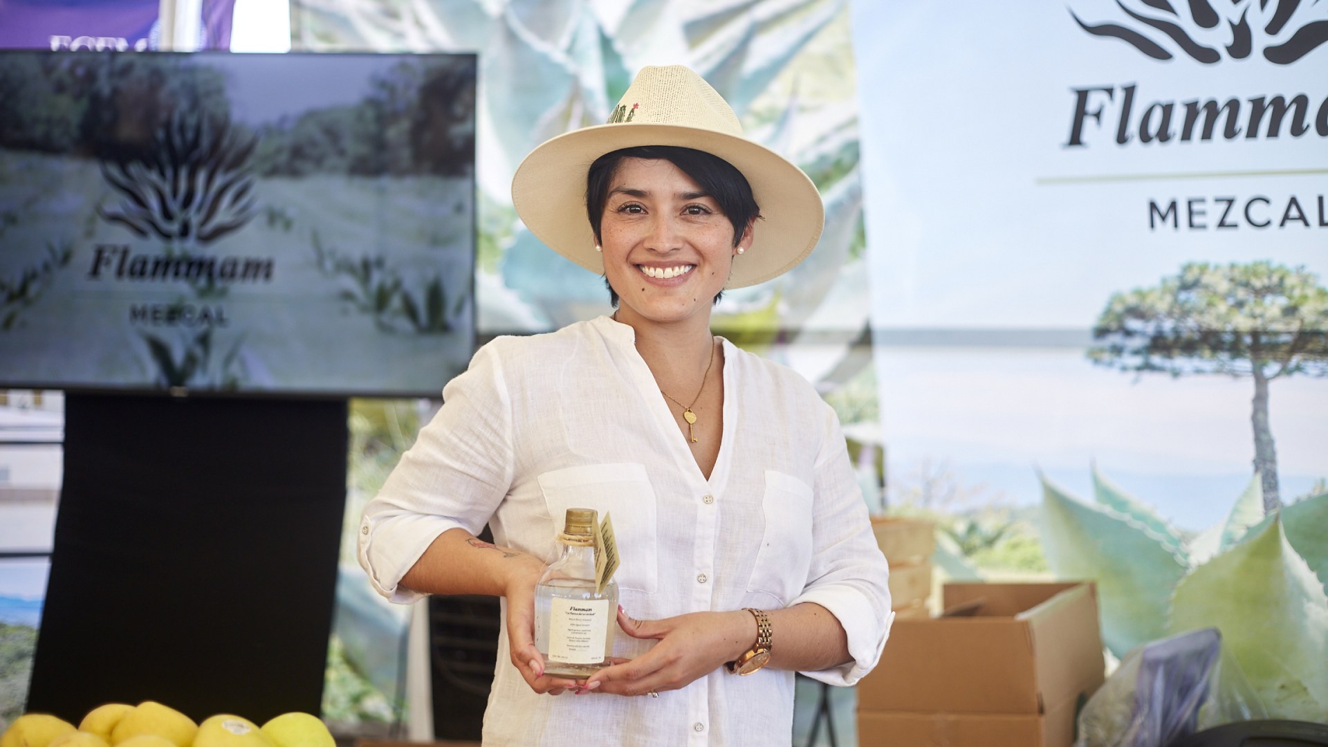 Lanza UANL el mezcal Flammam