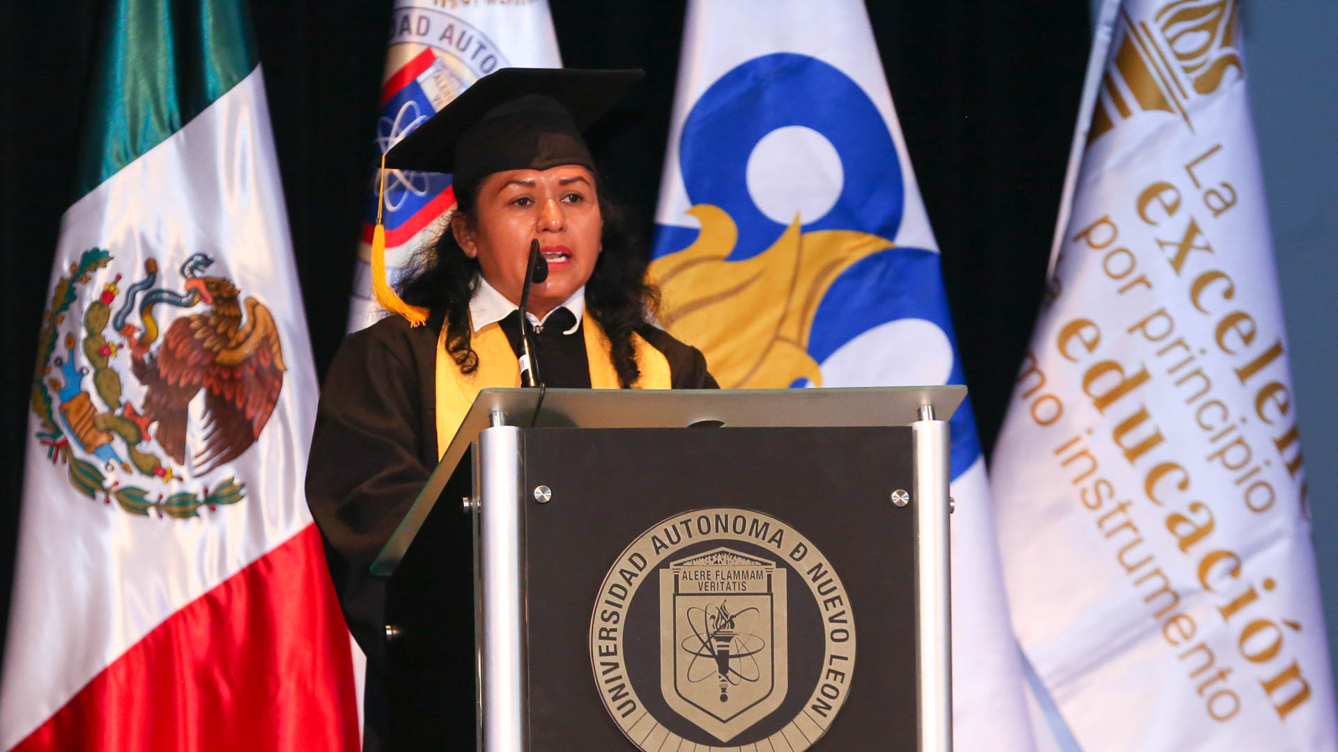 Terminan bachillerato mediante programa de inclusión social de UANL