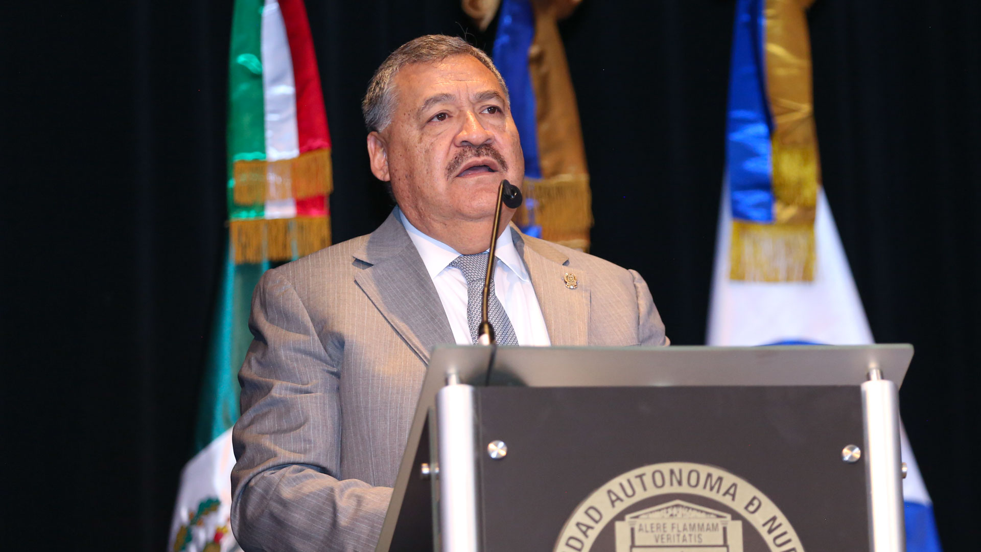 Terminan bachillerato mediante programa de inclusión social de UANL