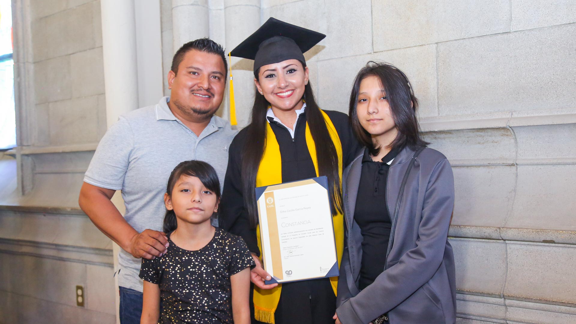 Terminan bachillerato mediante programa de inclusión social de UANL