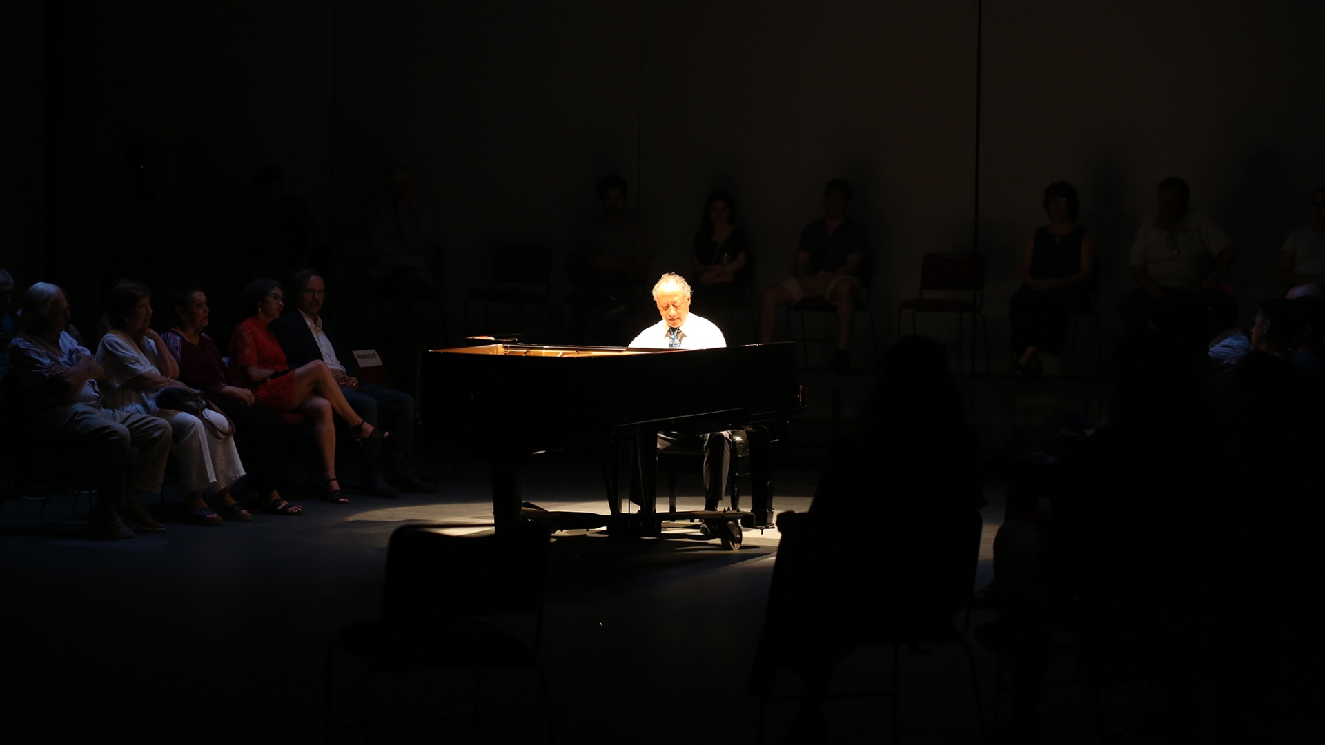 Ofrece David Rodríguez concierto de piano en Colegio Civil de UANL