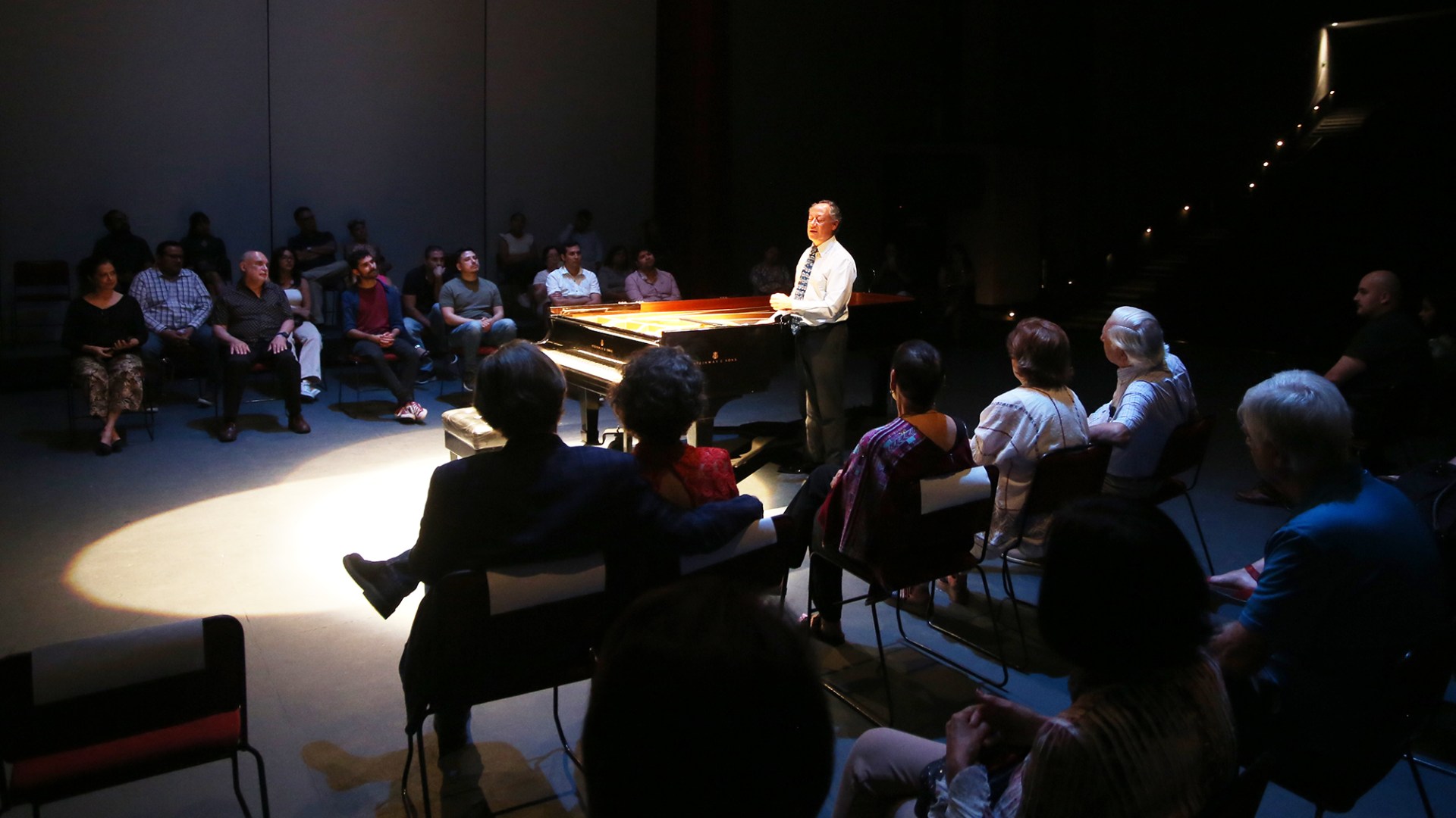 Ofrece David Rodríguez concierto de piano en Colegio Civil de UANL