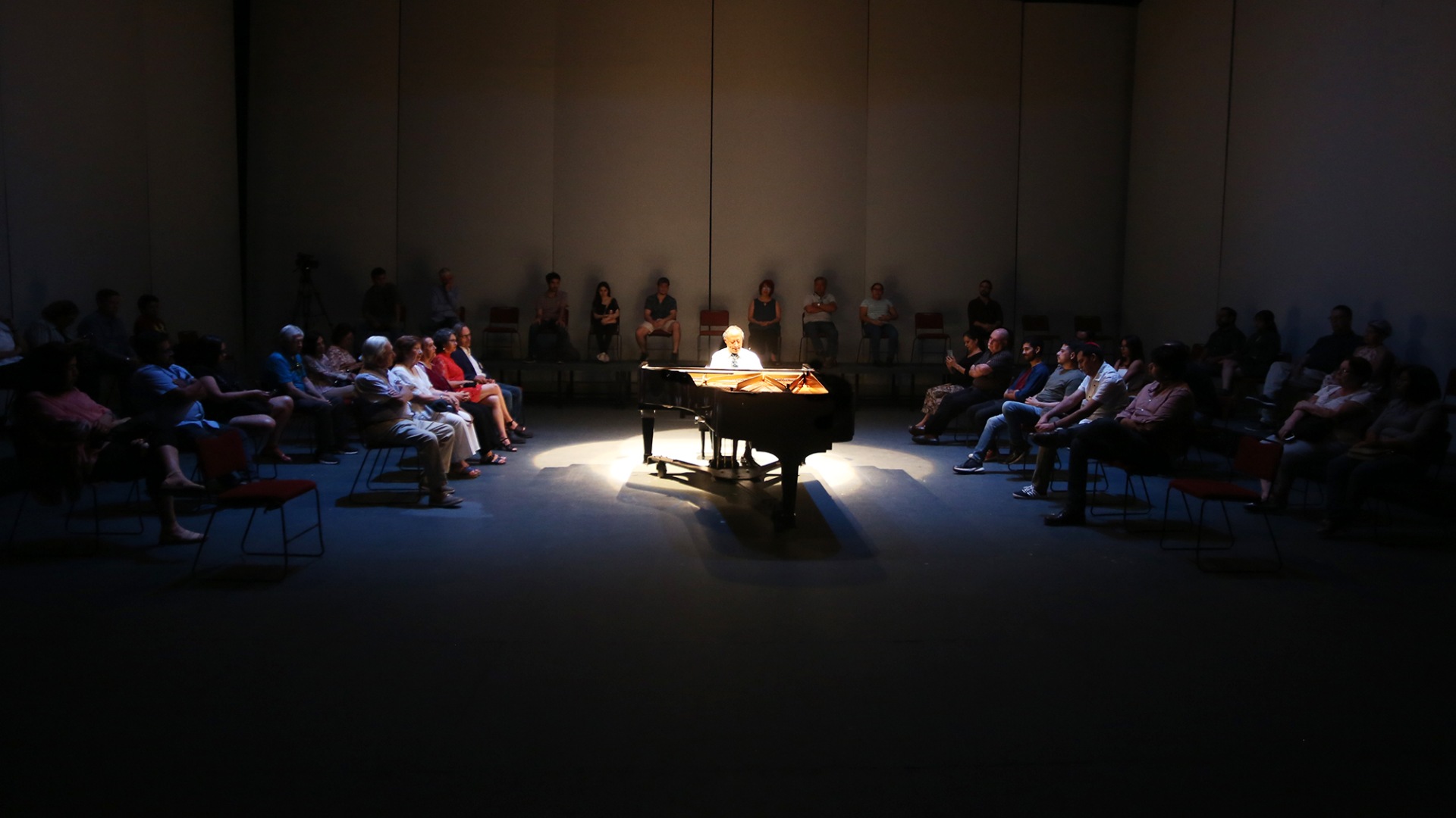 Ofrece David Rodríguez concierto de piano en Colegio Civil de UANL