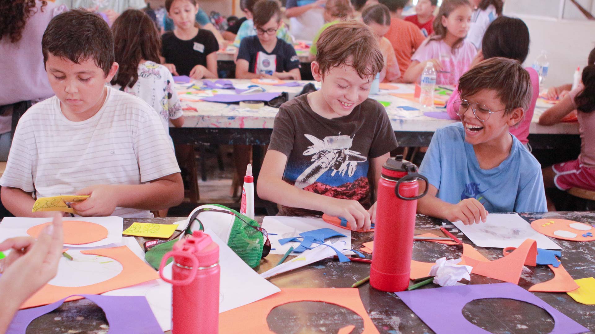 Viven niños verano artístico y musical en Campus Mederos