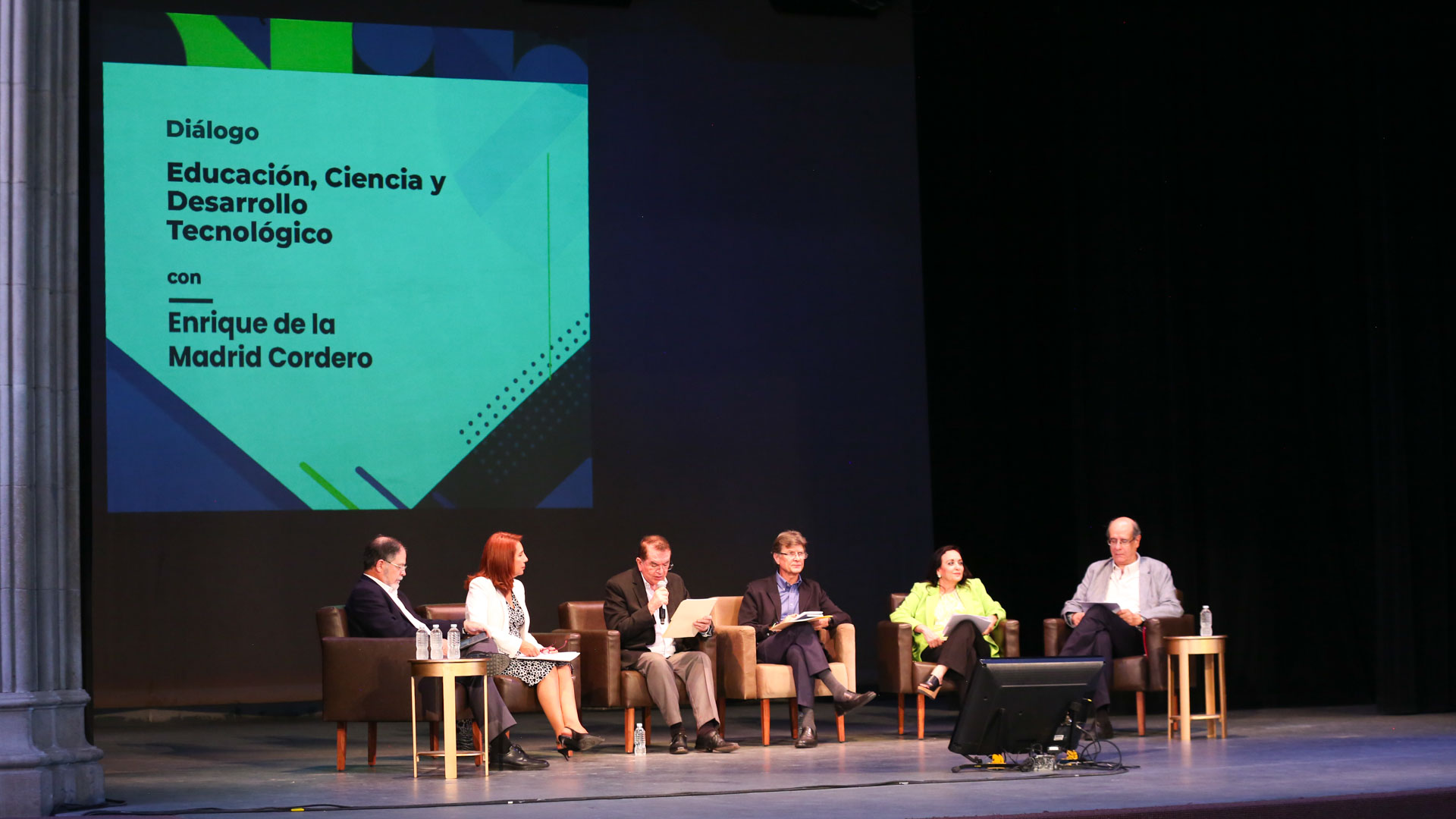 Dialogan en UANL sobre panorama de la ciencia y educación en México