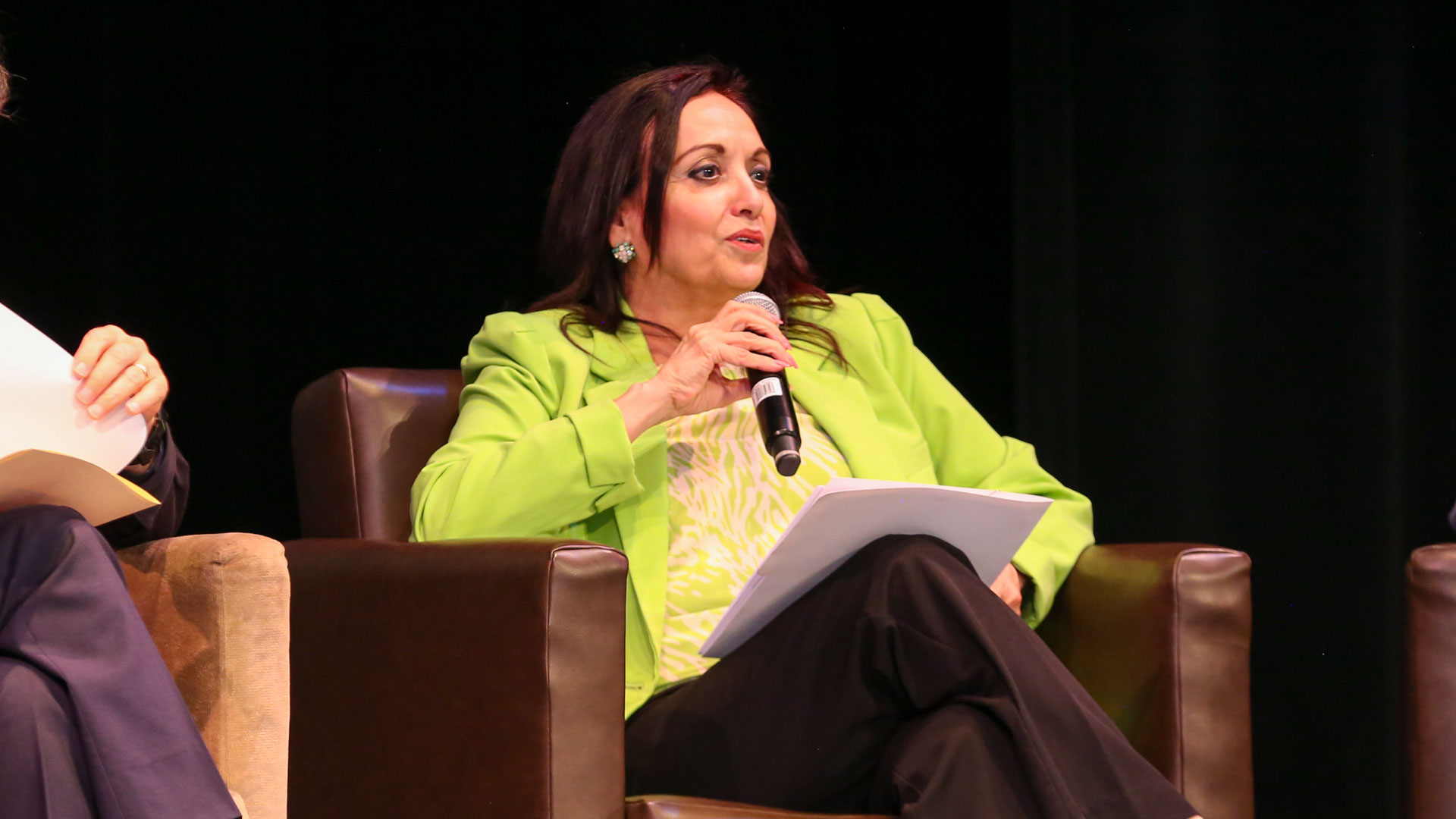Dialogan en UANL sobre panorama de la ciencia y educación en México