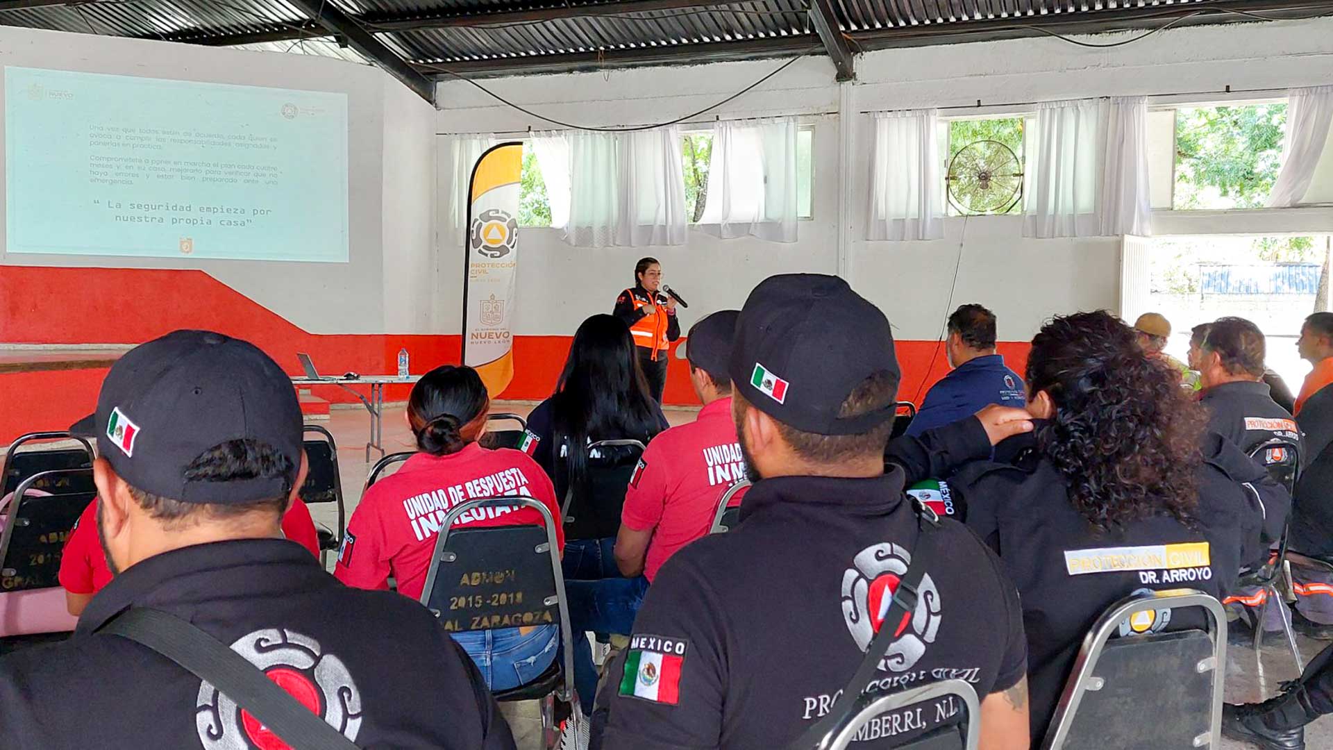 Brinda UANL información sobre sismos a Protección Civil de Nuevo León