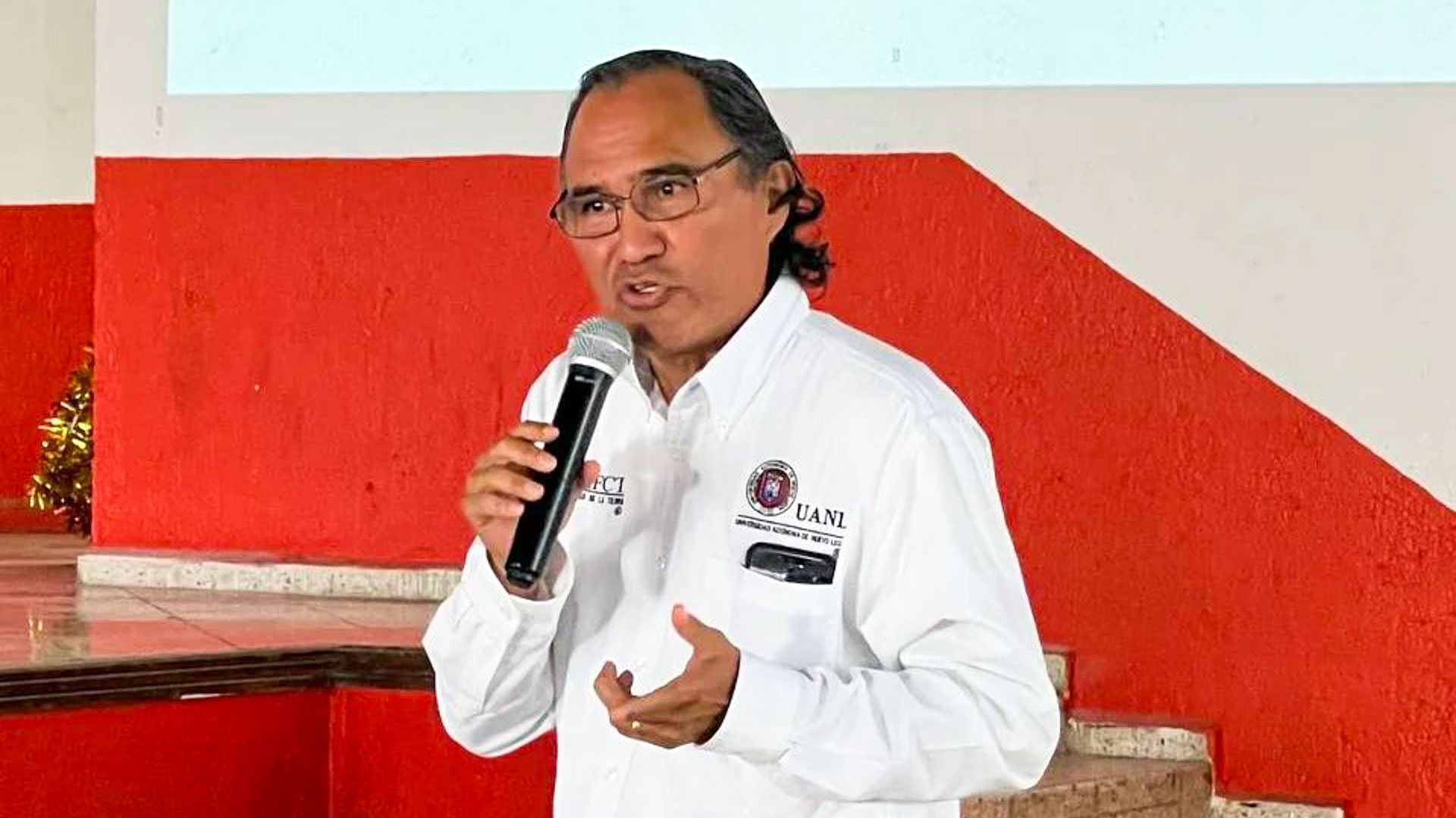 Brinda UANL información sobre sismos a Protección Civil de Nuevo León