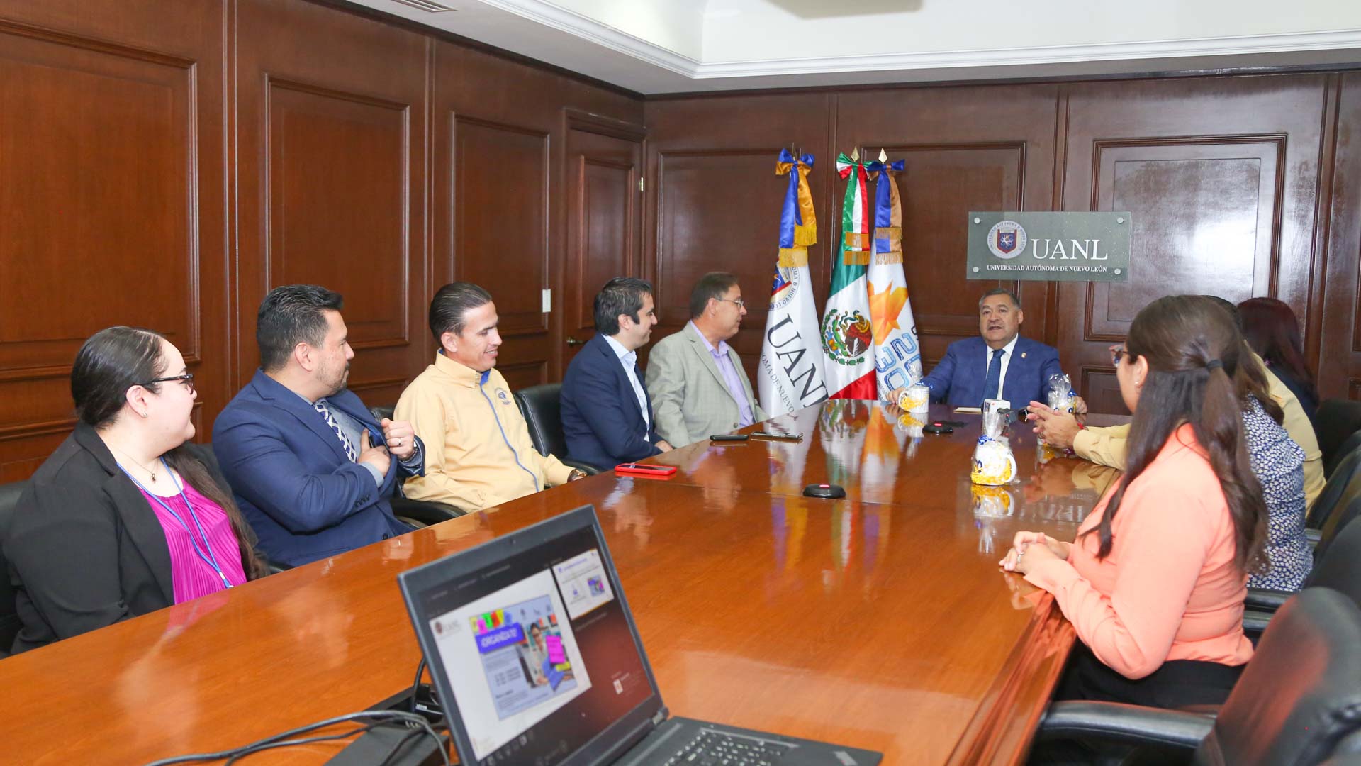 Premia UANL a empleados con las mejores prácticas administrativas