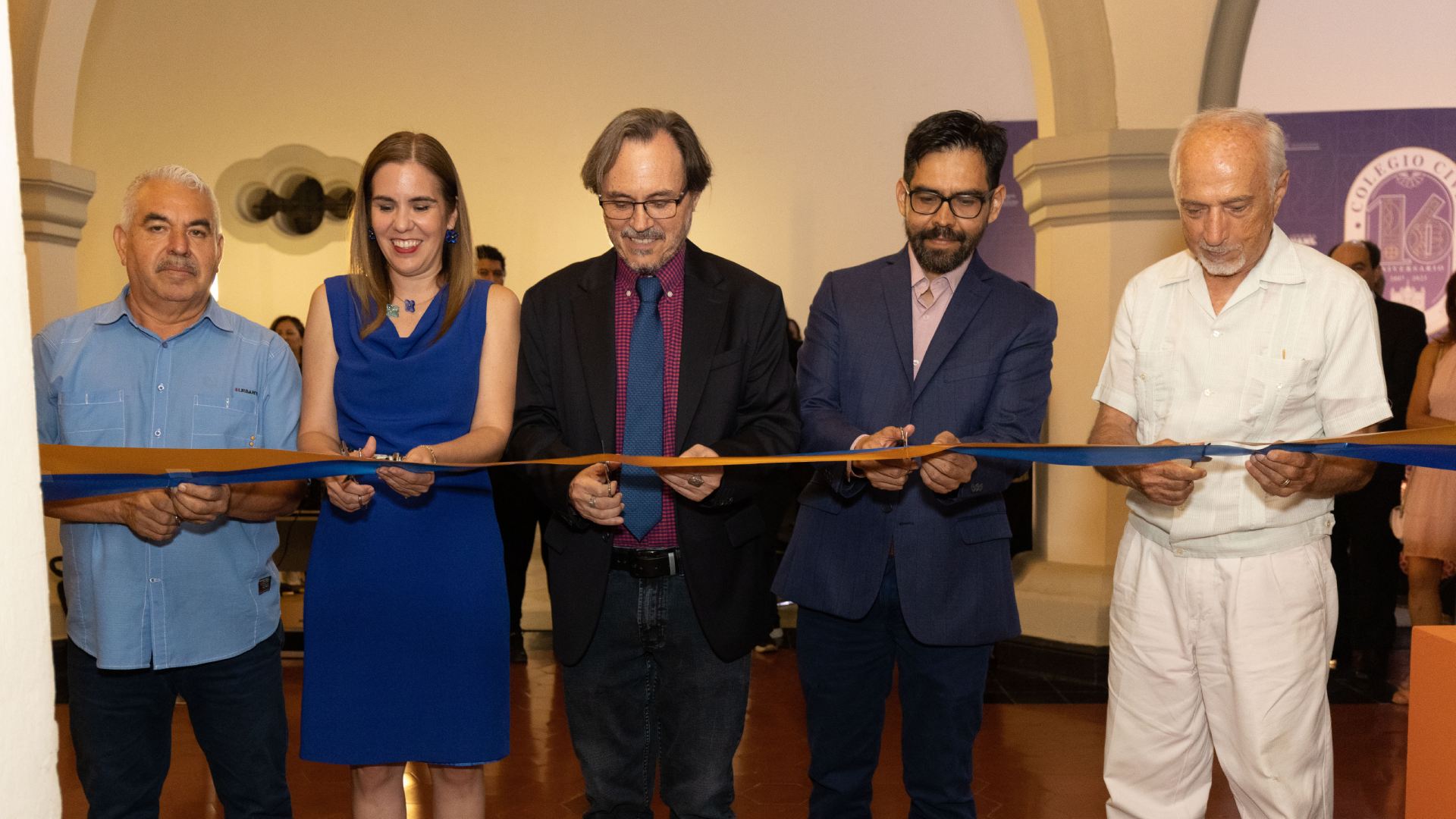 Inaugura UANL muestra pictórica de Manuel Durón en Colegio Civil