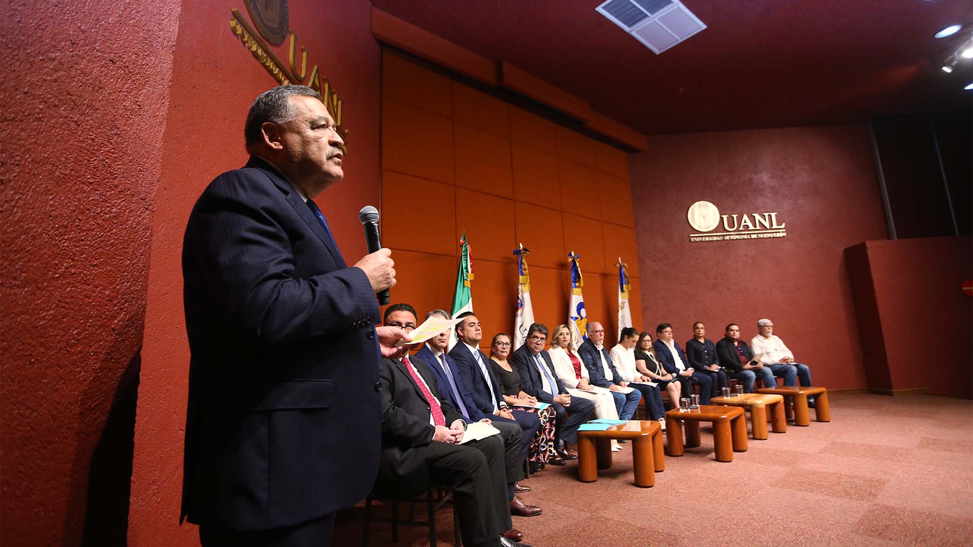 Aborda foro de UANL papel de la ciencia en desarrollo del país