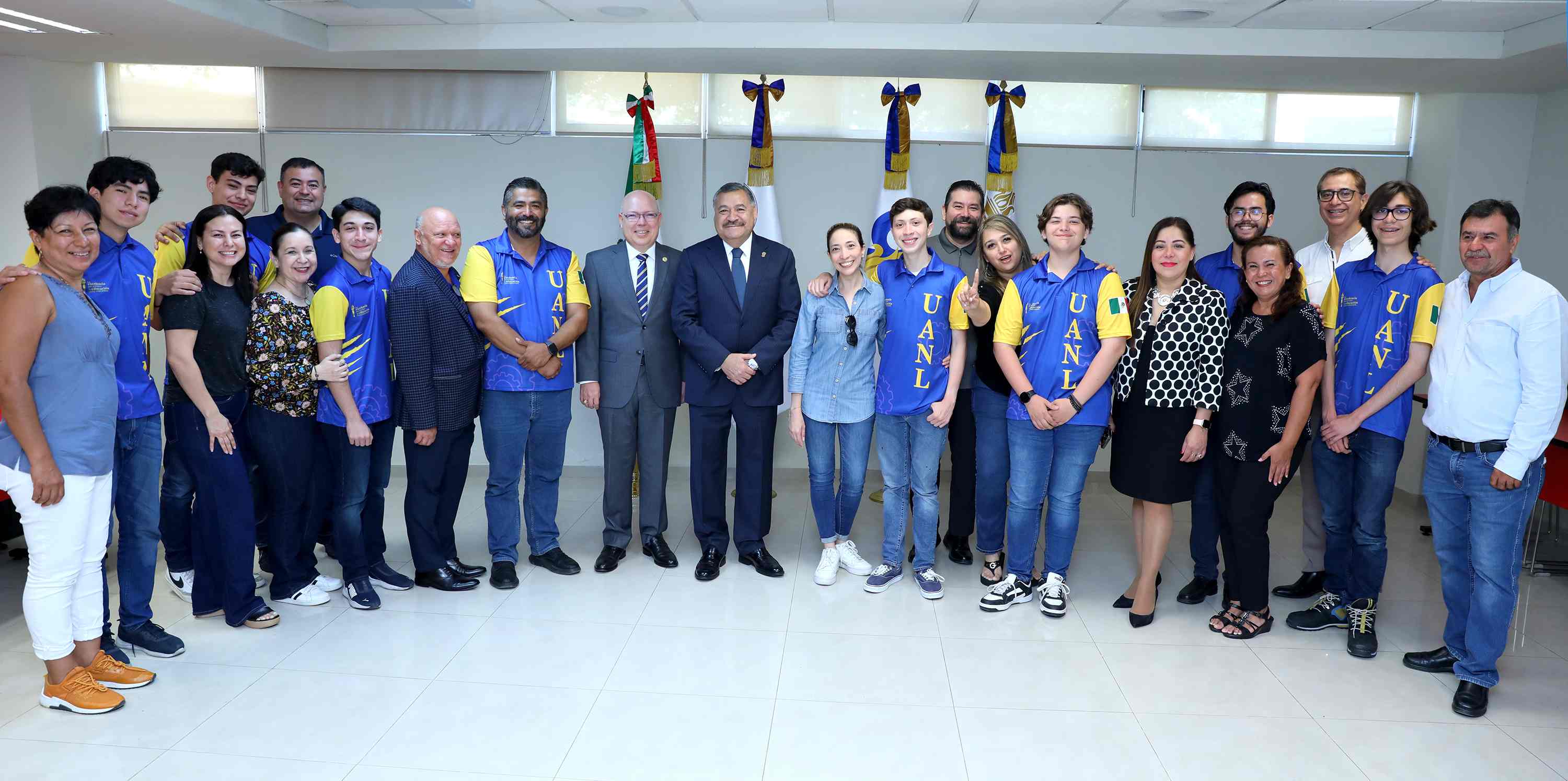 Refrenda Santos Guzmán apoyo a estudiantes talento