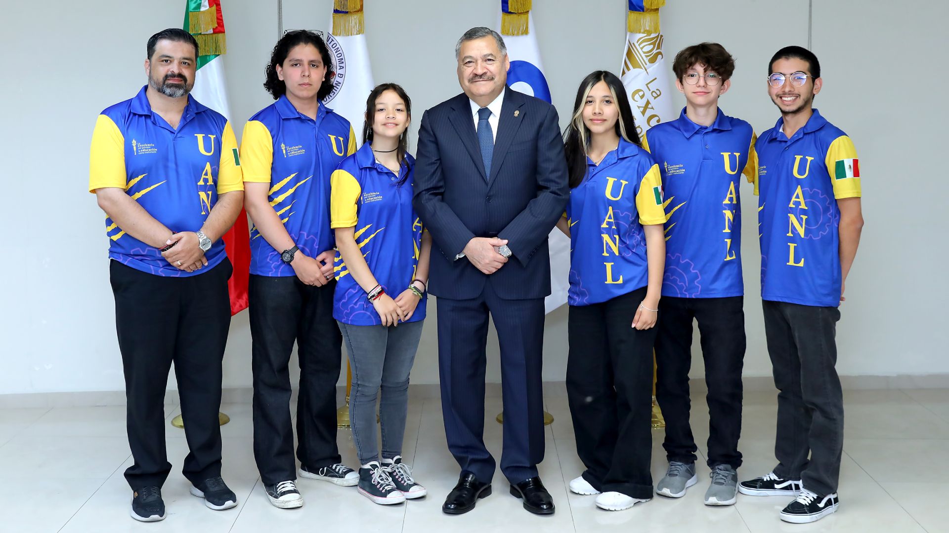 Refrenda Santos Guzmán apoyo a estudiantes talento