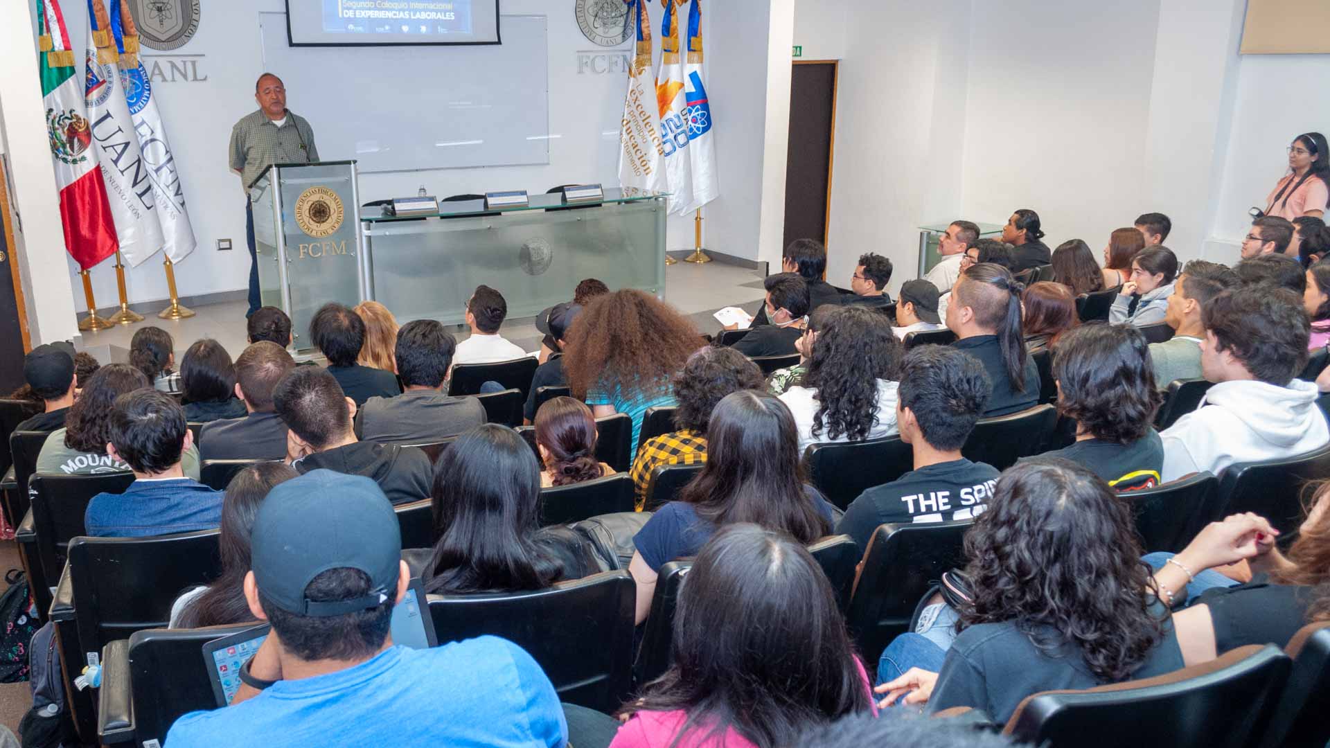 Comparten egresados experiencias laborales