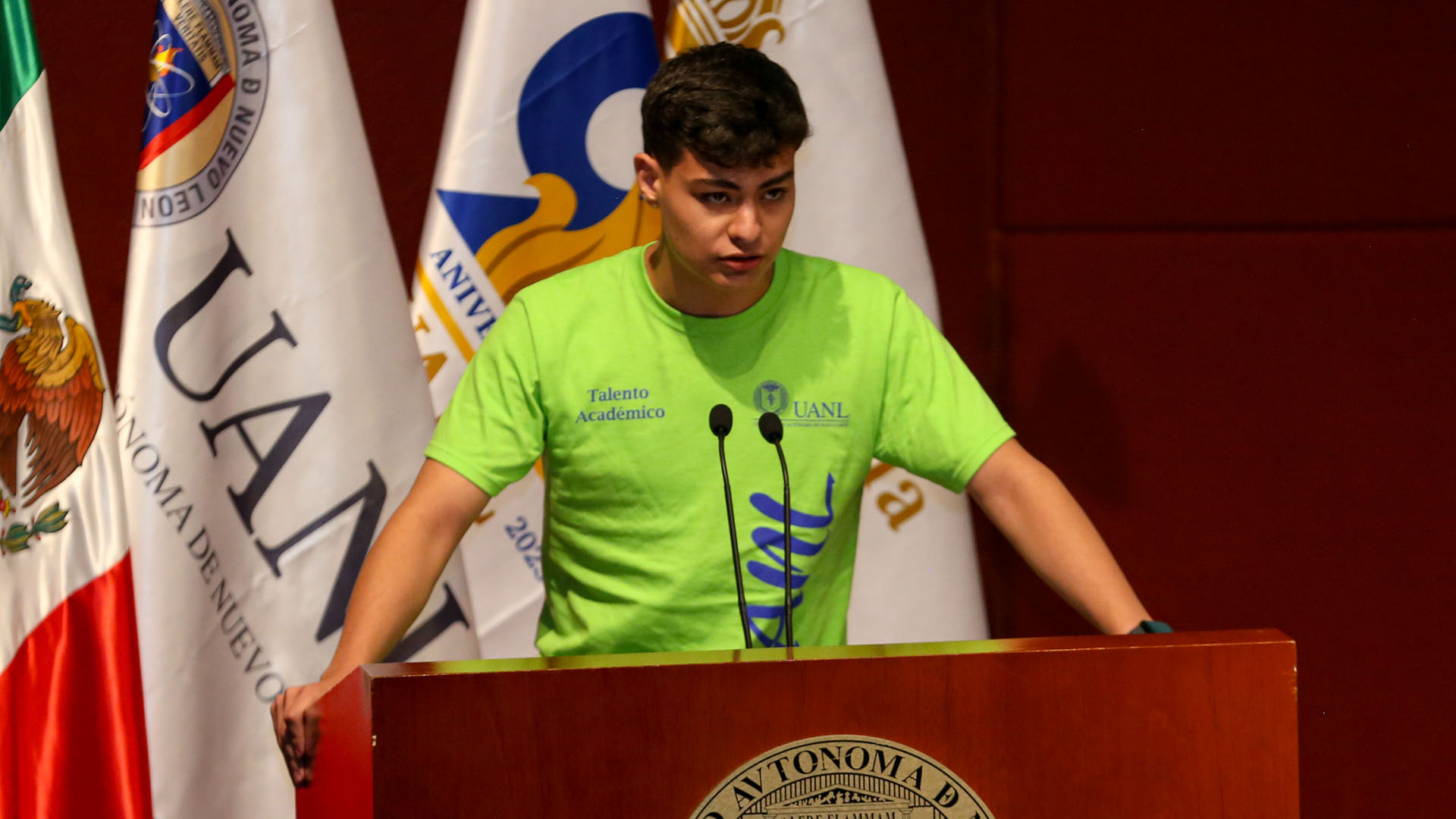 Reconoce UANL a alumnos destacados en concursos y olimpiadas del conocimiento