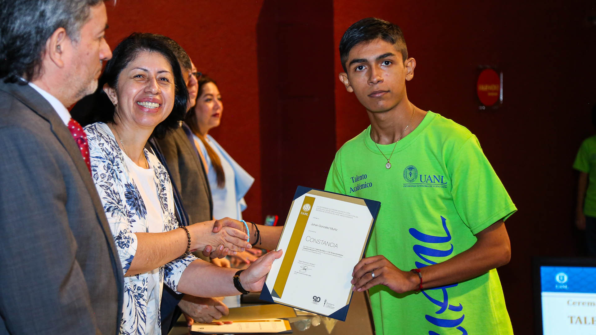 Reconoce UANL a alumnos destacados en concursos y olimpiadas del conocimiento
