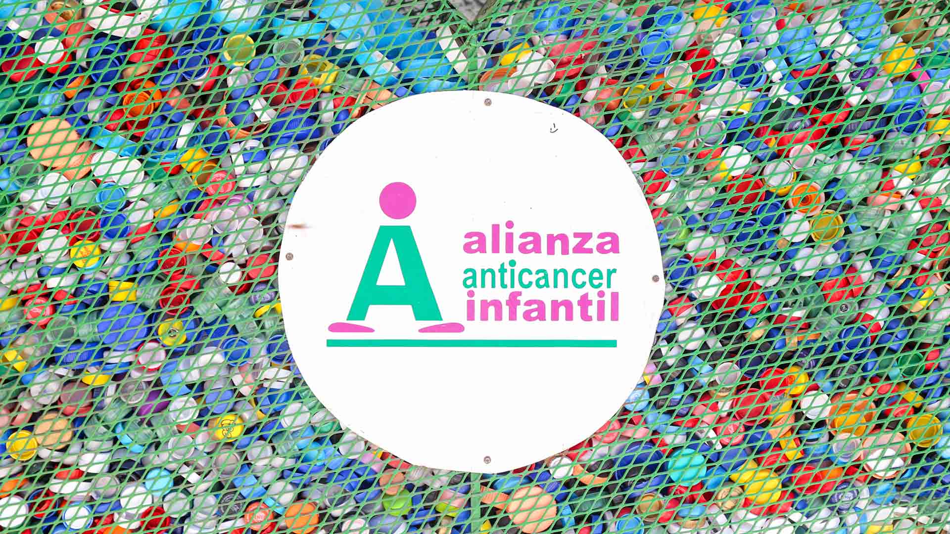Apoya Artes Visuales a Alianza Anticáncer Infantil donando plástico